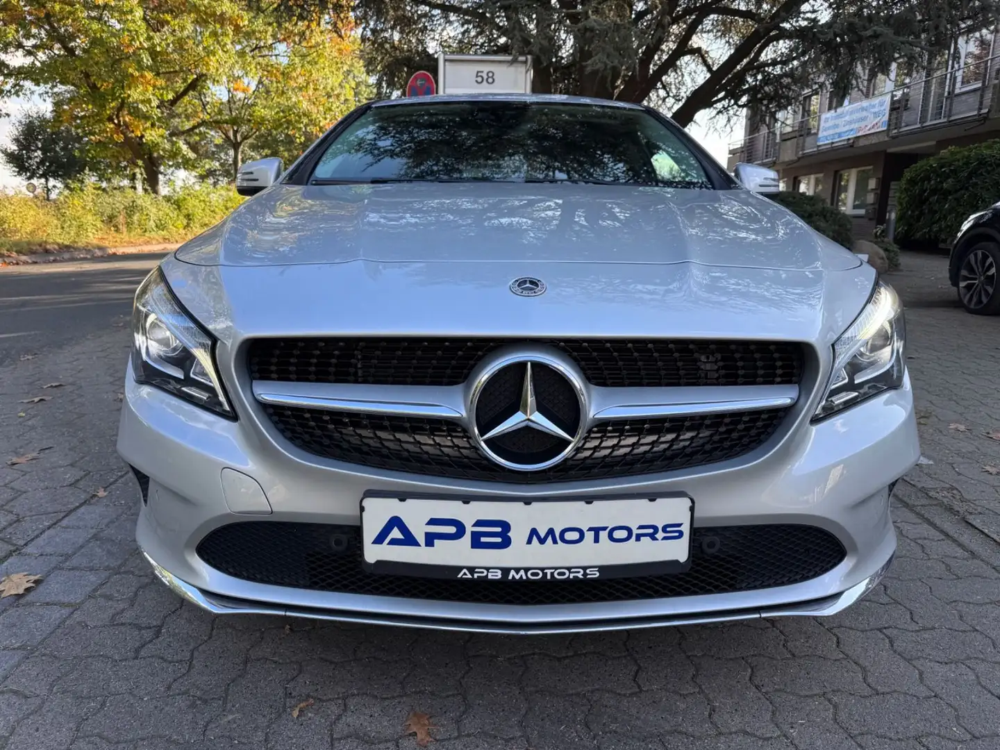 Mercedes-Benz CLA 200 CLA 200 DCT AMG LINE LED NAVI CAM LEDER AHK TEMP Silber - 2