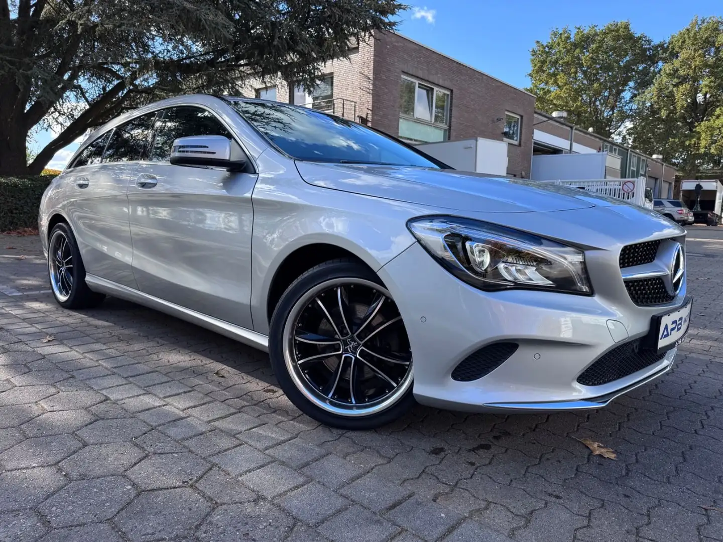 Mercedes-Benz CLA 200 CLA 200 DCT LED NAVI CAM LEDER AHK TEMP. KEYLESS Silber - 1