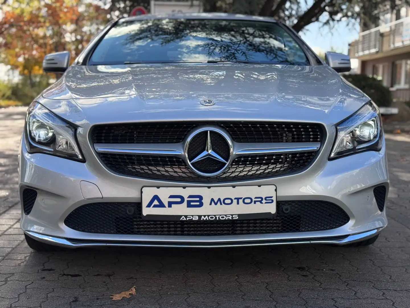 Mercedes-Benz CLA 200 CLA 200 DCT LED NAVI CAM LEDER AHK TEMP. KEYLESS Silber - 2