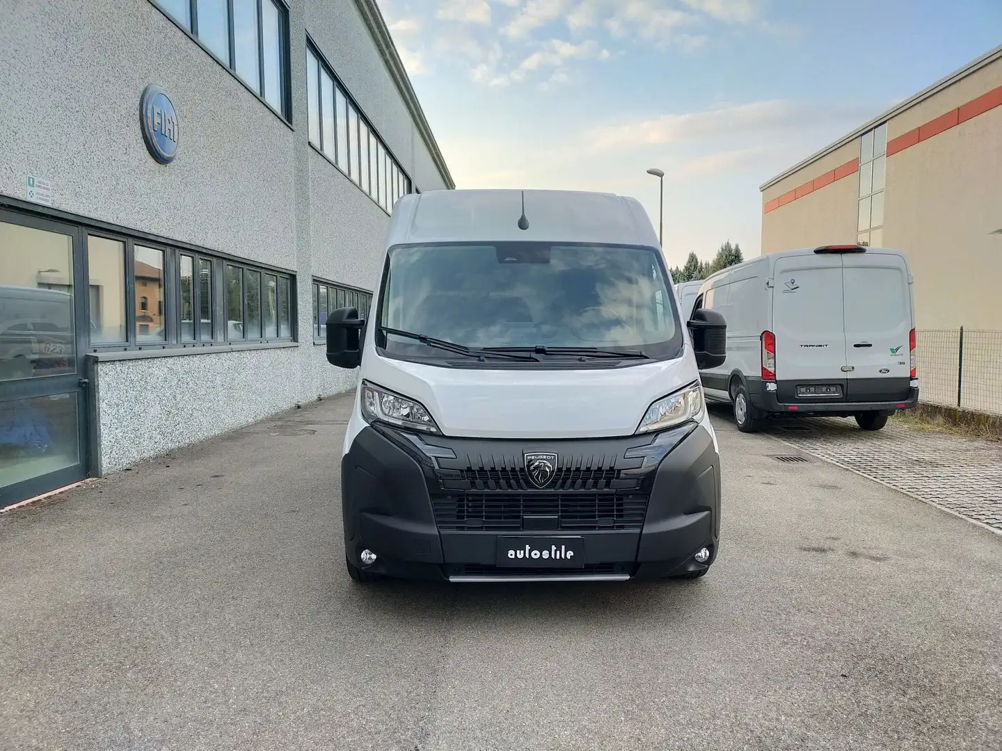 Peugeot Boxer Boxer 333 2.2 BlueHDi 140 S&S PM-TM L2H2 Bianco - 2