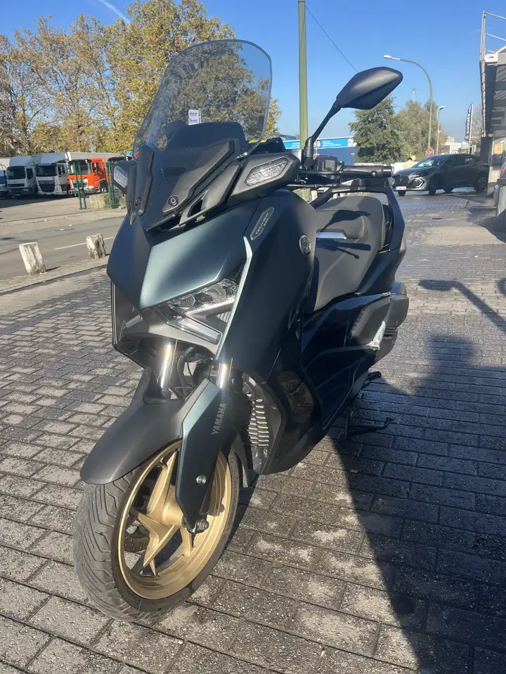 Yamaha X-Max 300