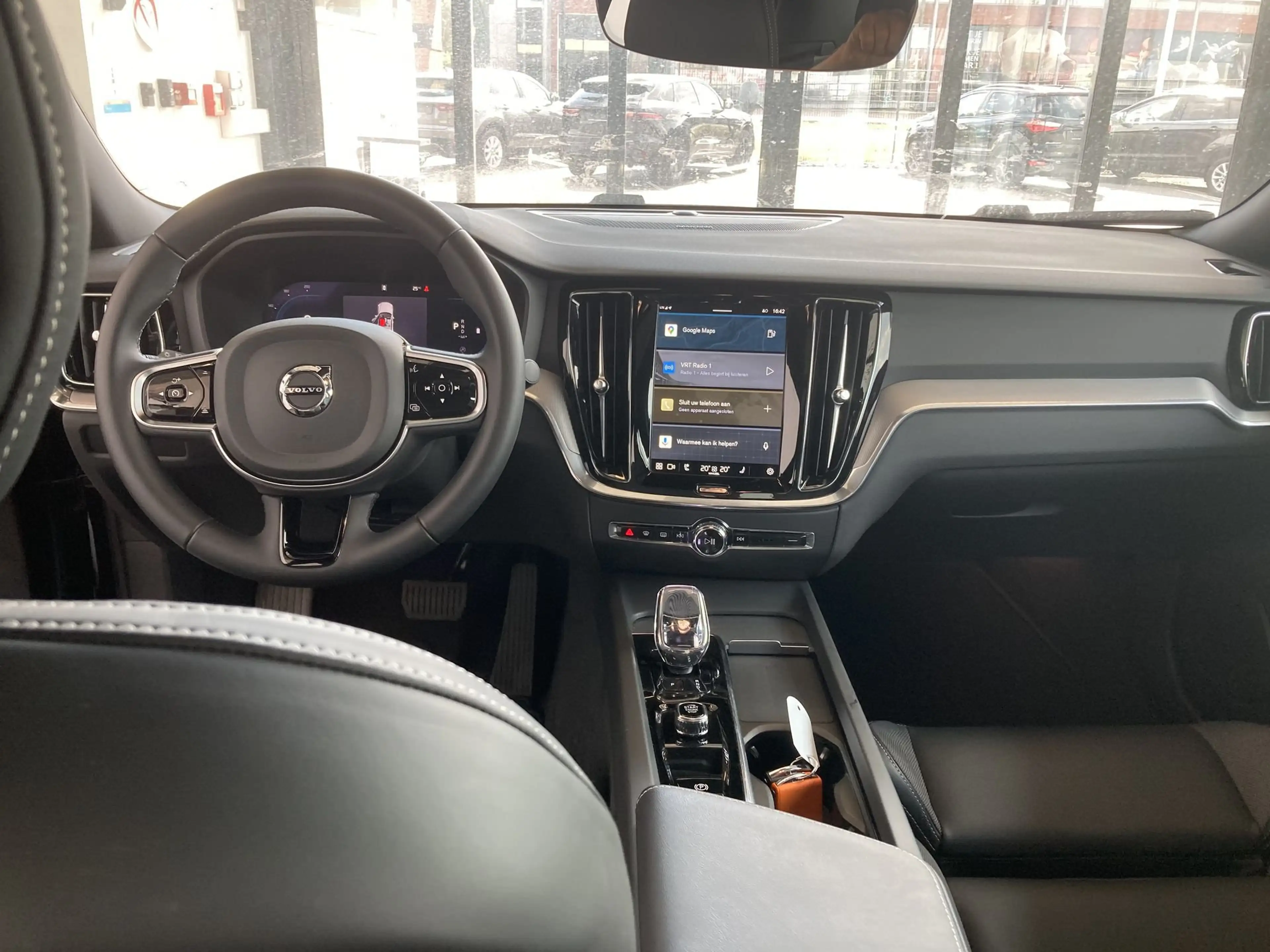Volvo S60 PLUS DARK HYBRID BENZINE OPEN DAK+TAL VAN OPTIES — photo 9