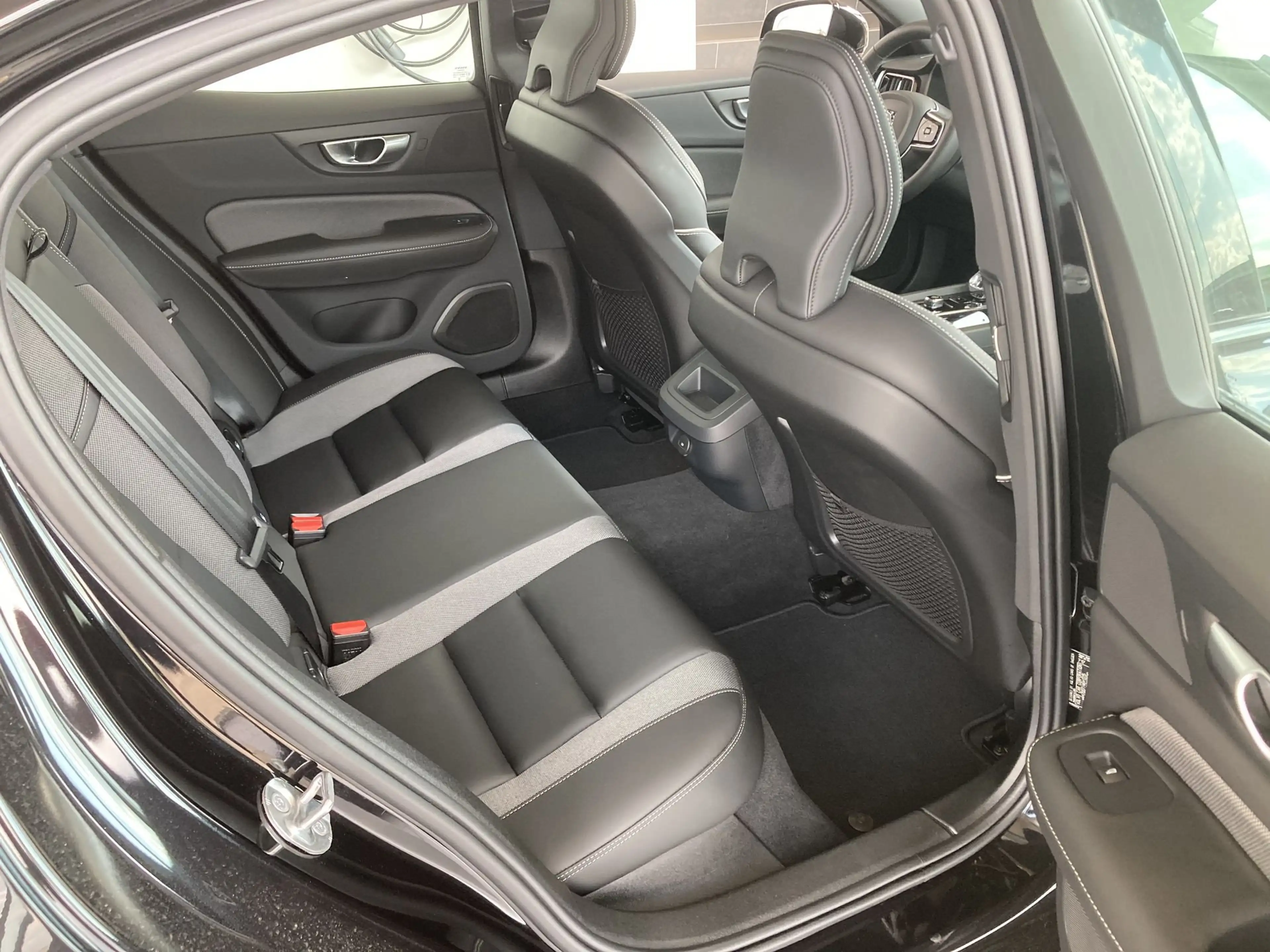 Volvo S60 PLUS DARK HYBRID BENZINE OPEN DAK+TAL VAN OPTIES — photo 7