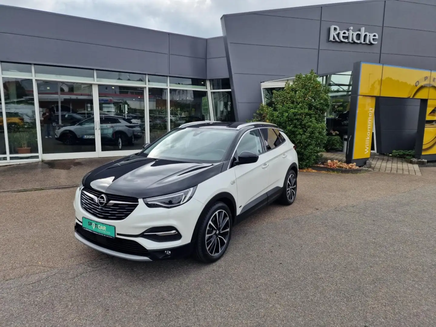 Opel Grandland Ultimate PHEV 4 1,6 AT+AHK+MAT+NAV+APA Klima Navi Weiß - 1