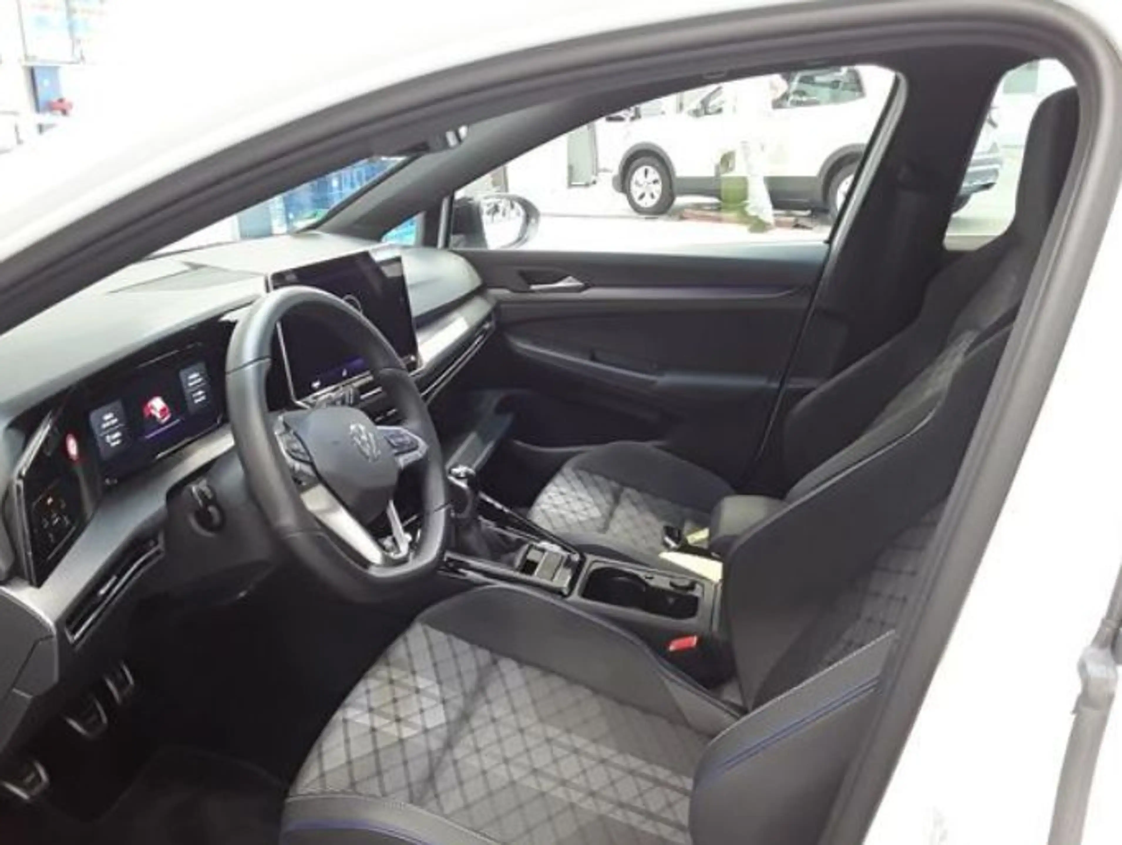 Volkswagen Golf Variant Golf VIII Variant 1.5 TSI R-Line | NAVI | AHK | — photo 4