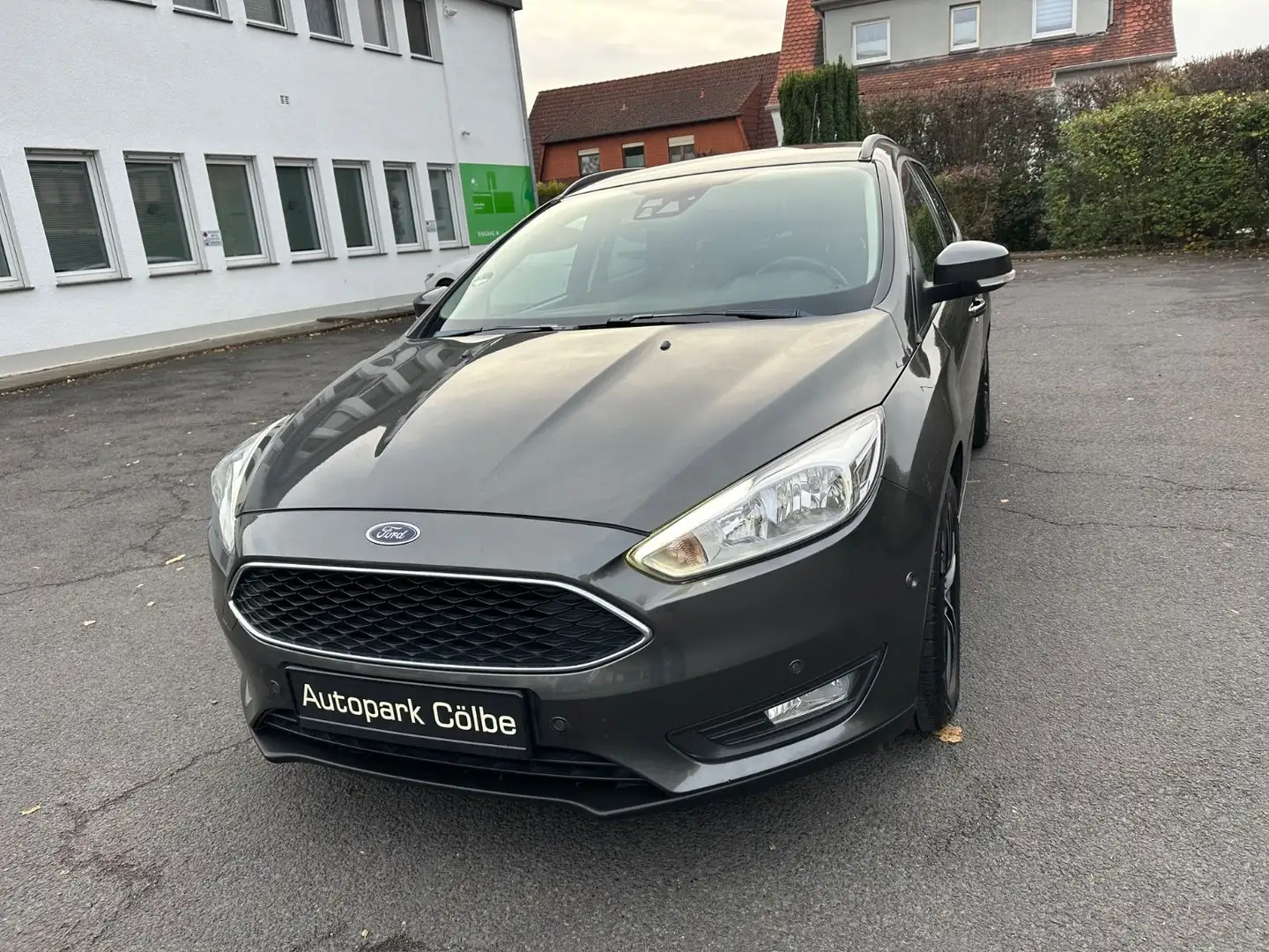 Ford Focus Turnier Business*Navi* Grau - 1