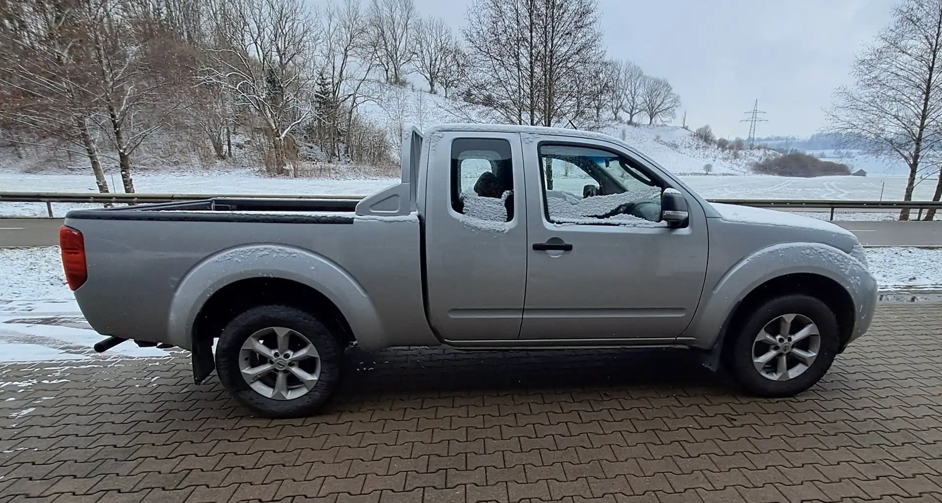 Nissan Navara Navara dCi King Cab DPF SE Silber - 1