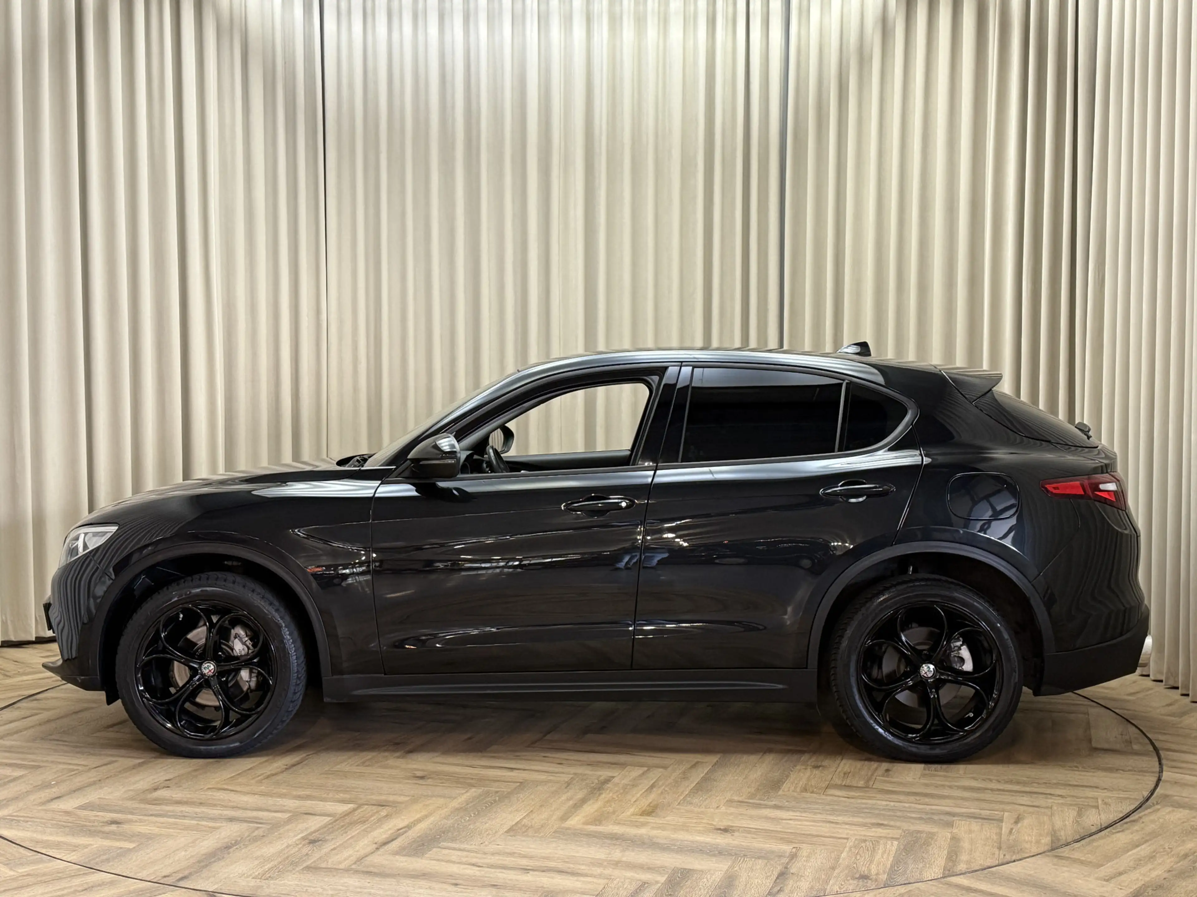 Alfa Romeo Stelvio 2.0 T AWD Super 287 PK / BLACK EDITION / ABC-Kleps — photo 5