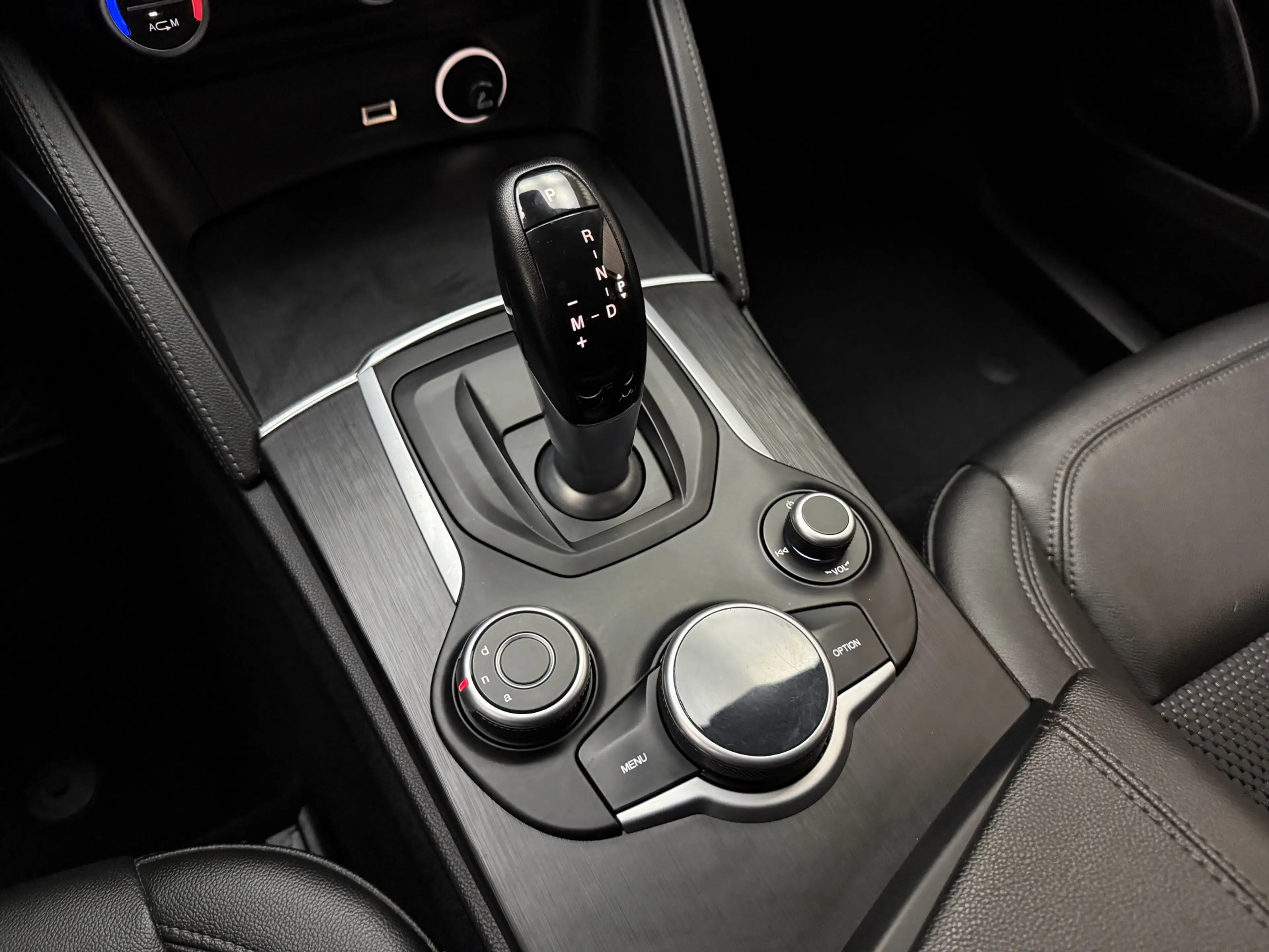 Alfa Romeo Stelvio 2.0 T AWD Super 287 PK / BLACK EDITION / ABC-Kleps — photo 13