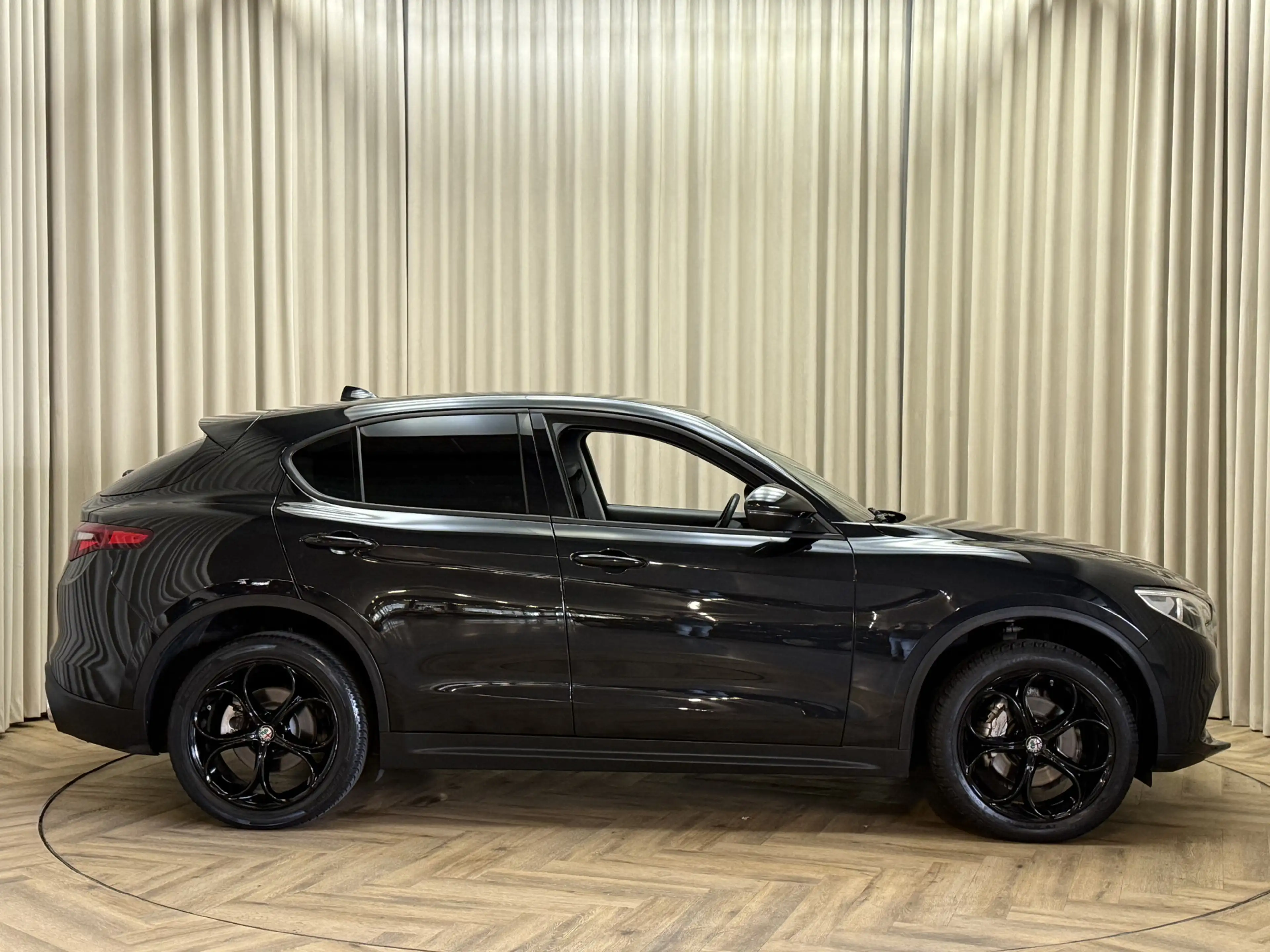Alfa Romeo Stelvio 2.0 T AWD Super 287 PK / BLACK EDITION / ABC-Kleps — photo 25