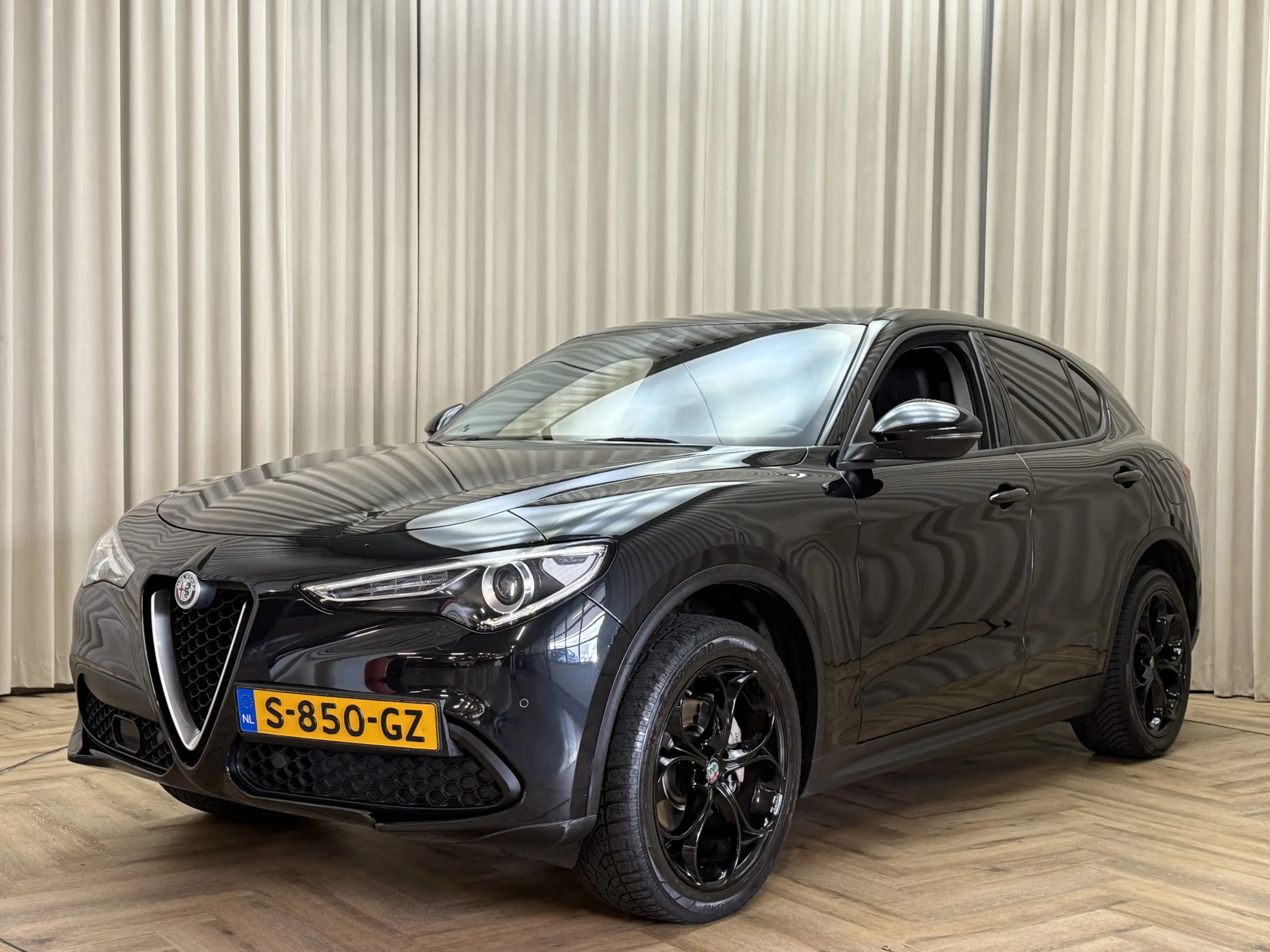 Alfa Romeo Stelvio 2.0 T AWD Super 287 PK / BLACK EDITION / ABC-Kleps — photo 4