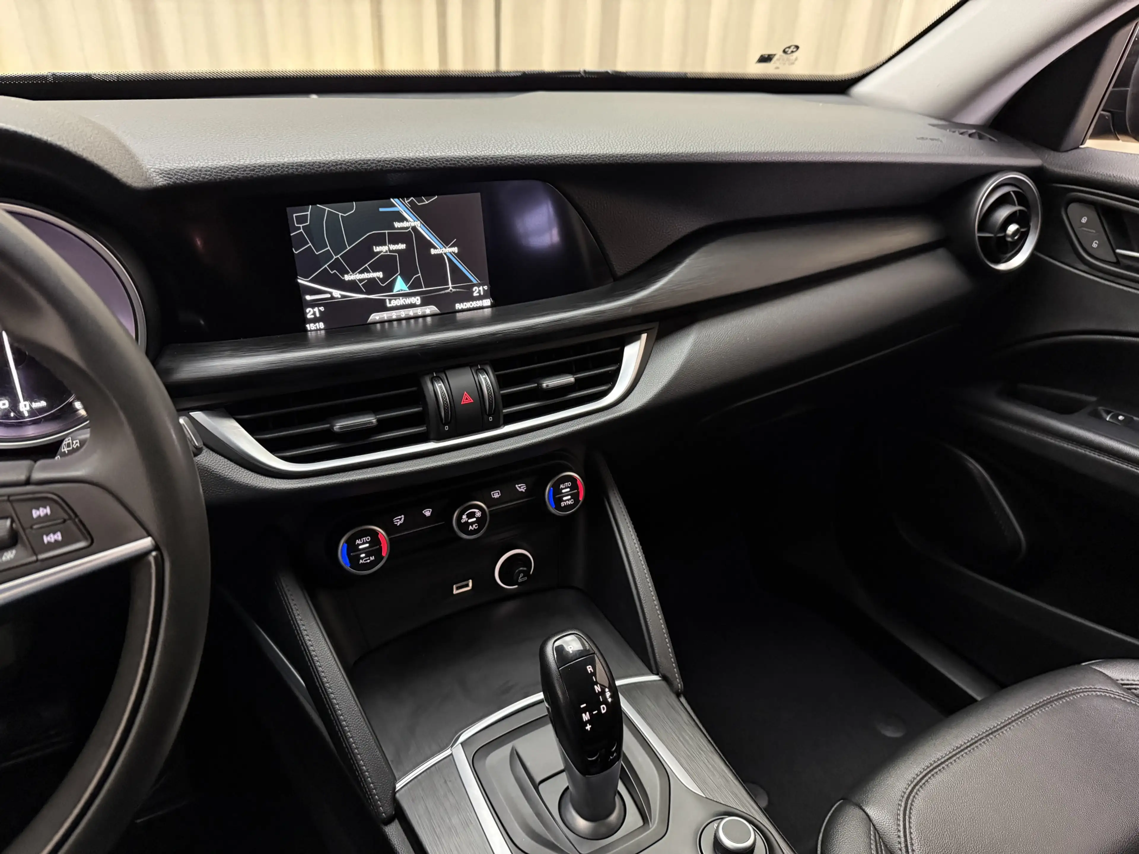 Alfa Romeo Stelvio 2.0 T AWD Super 287 PK / BLACK EDITION / ABC-Kleps — photo 31