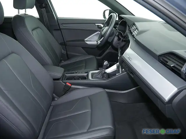 Audi Q3 view 6