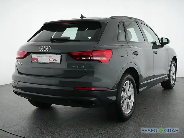 Audi Q3 view 4