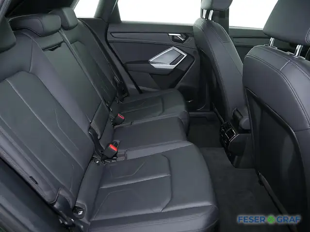 Audi Q3 view 7