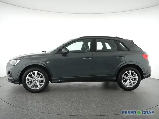 Audi Q3 view 14