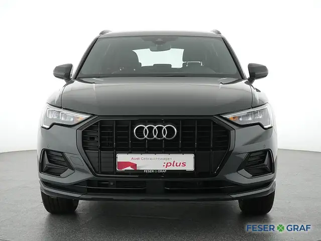 Audi Q3 view 12