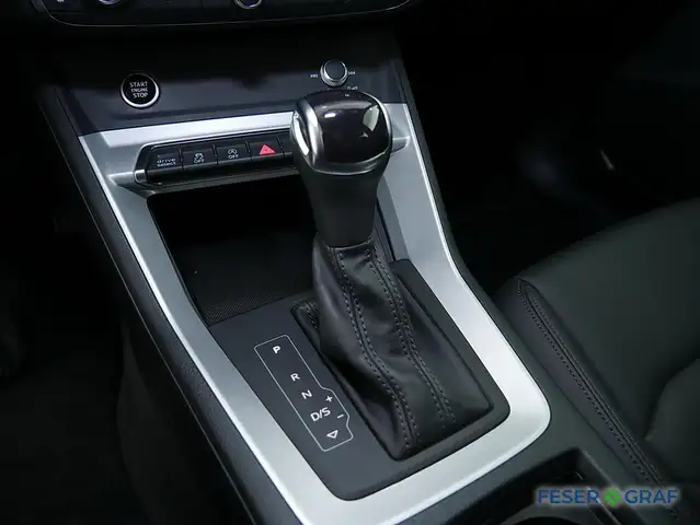 Audi Q3 view 9
