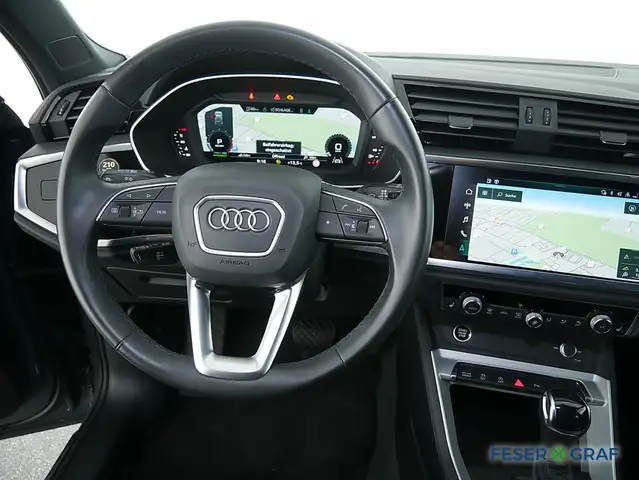 Audi Q3 view 11