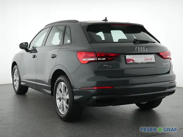 Audi Q3 view 13