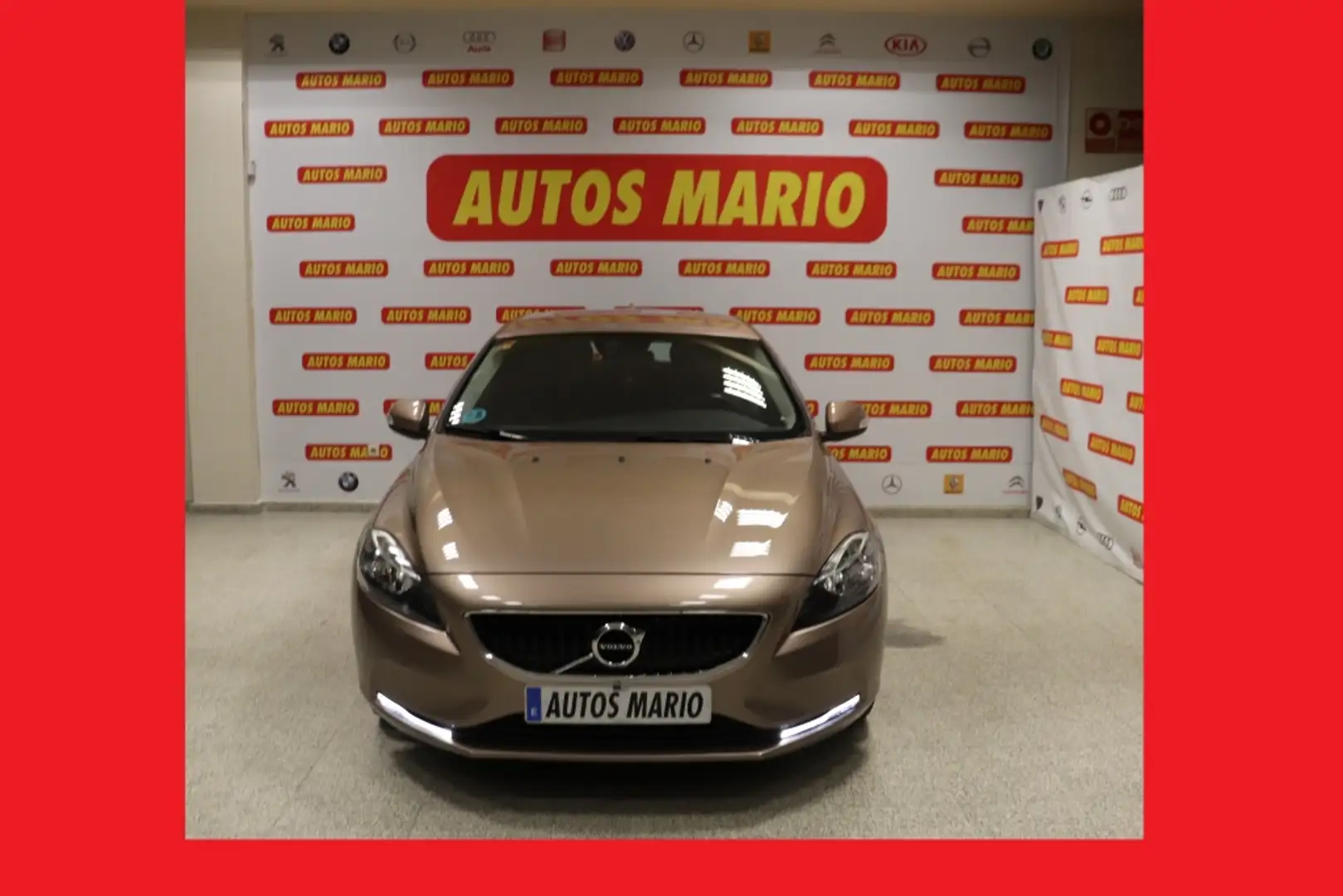Volvo V40 D2 Momentum 120 Marrón - 1