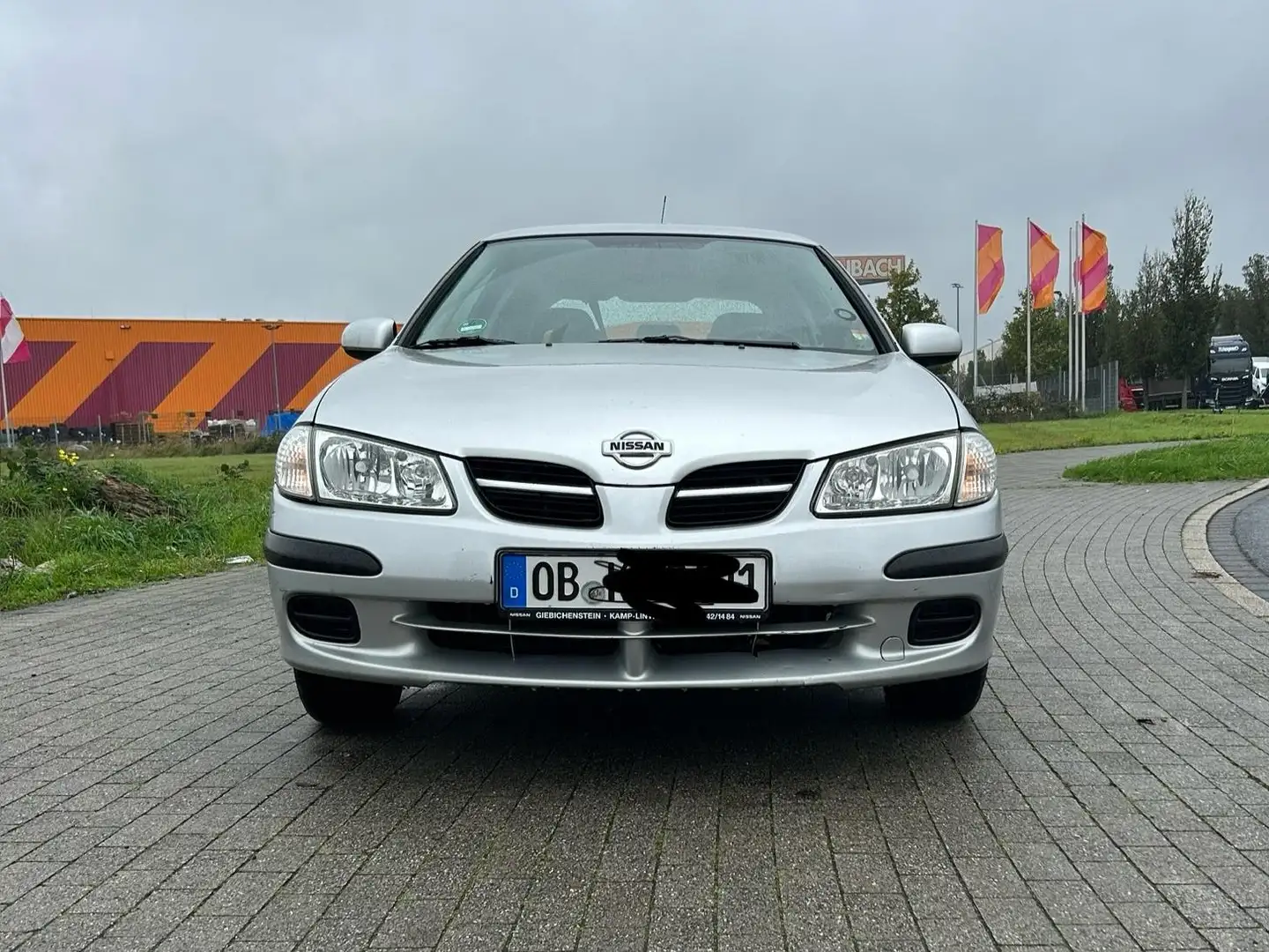 Nissan Almera Almera 1.5Comfort Srebrny - 2