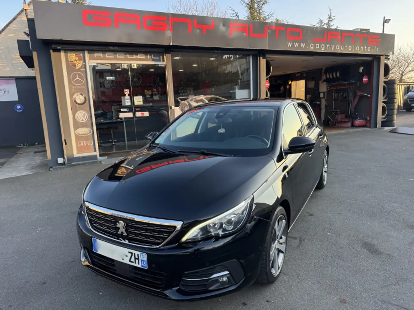 Peugeot 308 1.2 PURETECH 110CH E6.C S\u0026S TECH EDITION Noir - 1