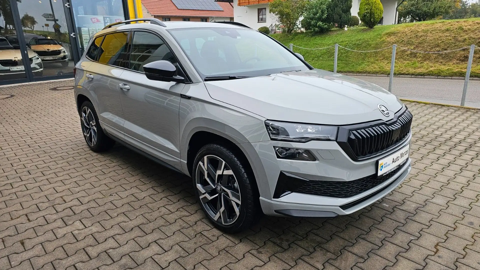 Skoda Karoq Sportline 4x4 DCC/pACC/AHK/Kam/Garantiev. Grau - 1