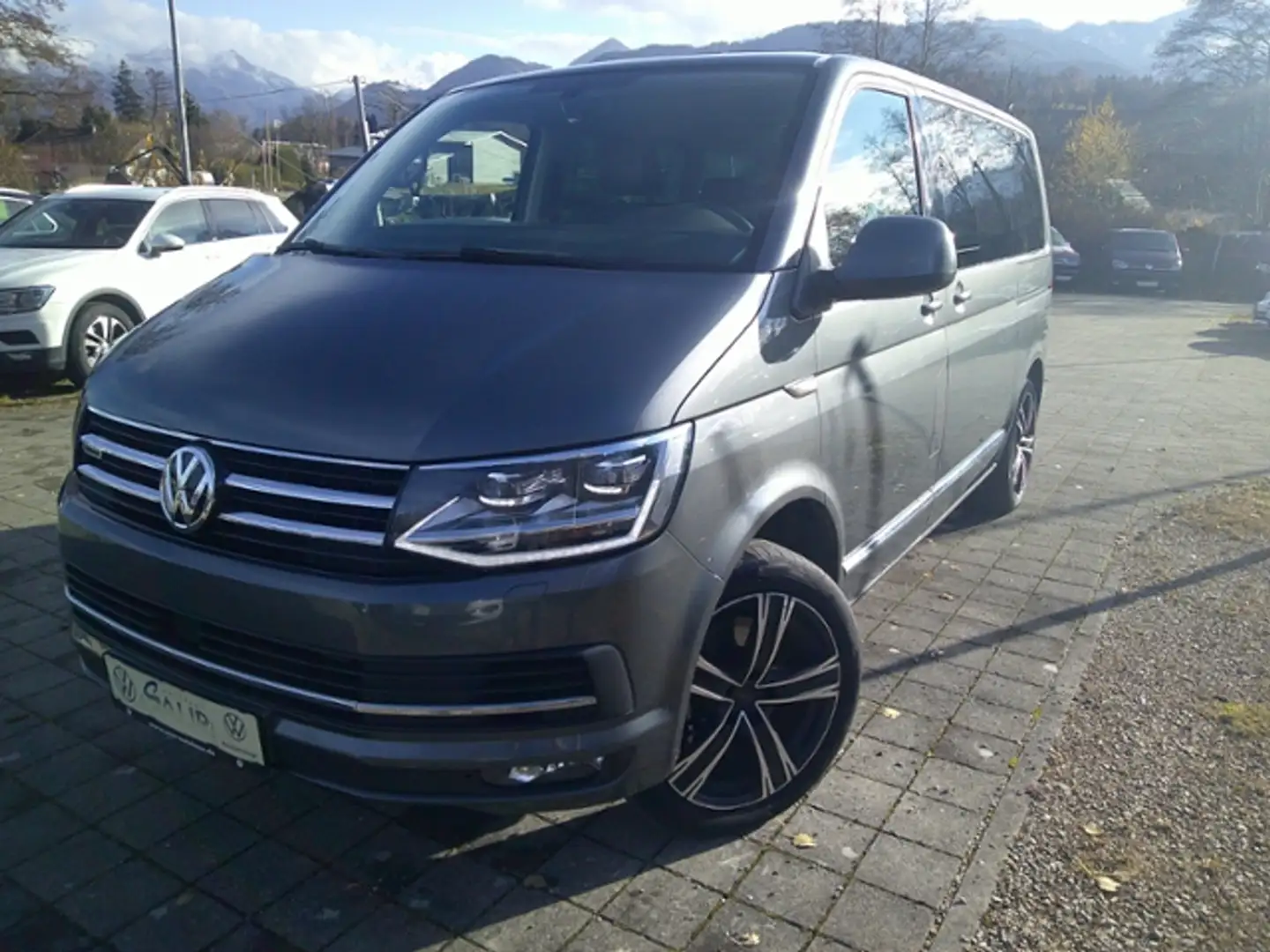 Volkswagen T6 Multivan Generation Six 2.0 TDI 4Motion*DSG*ACC*Navi*AHK*R Gris - 1