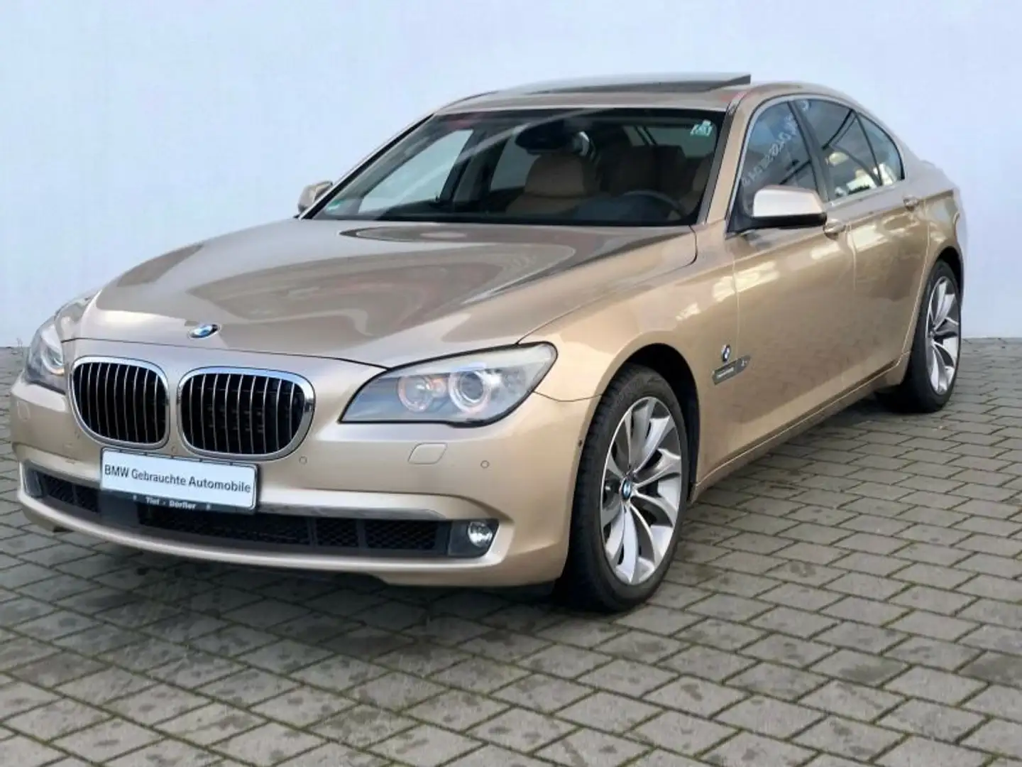 BMW 760 i NightV/ACC/INT/HUD/360/S-LÜFT/G-DACH/SoftCl Beige - 2
