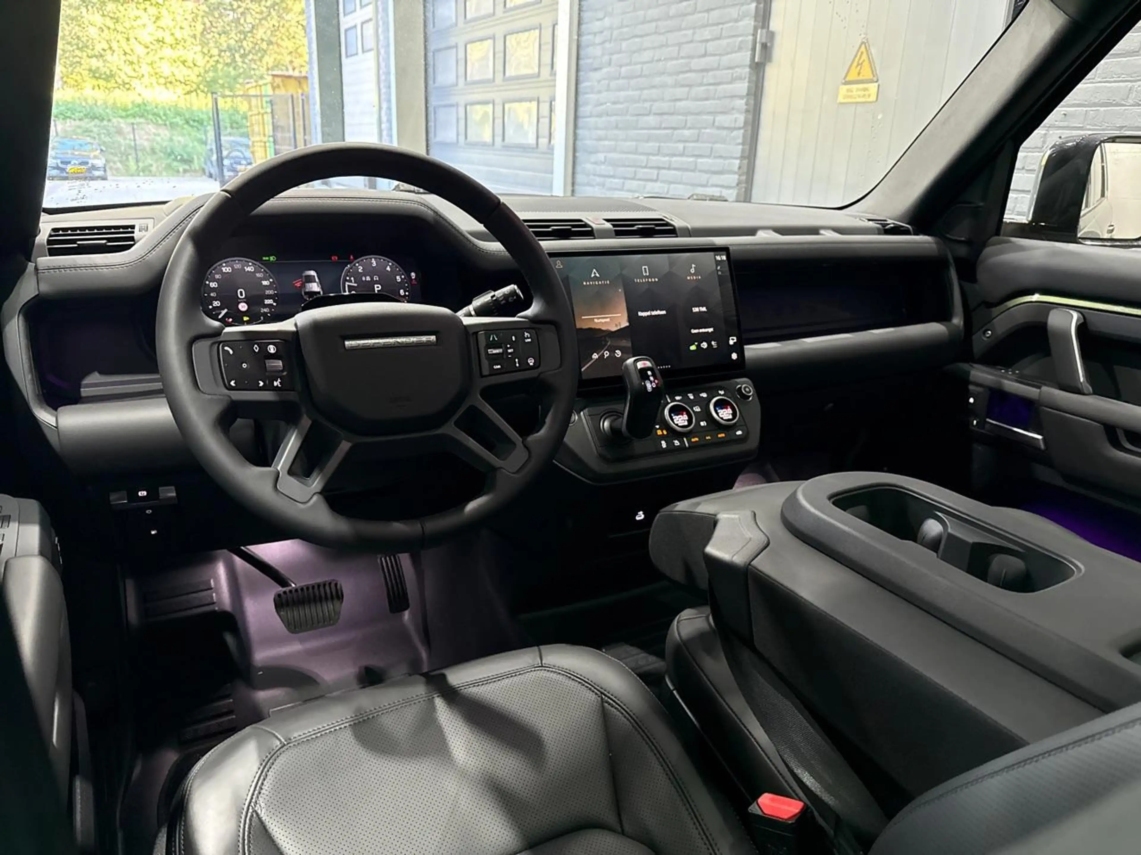 Land Rover Defender 2.0 P300e 110 X-Dynamic HSE | 6-Persoons | Meridia — photo 5