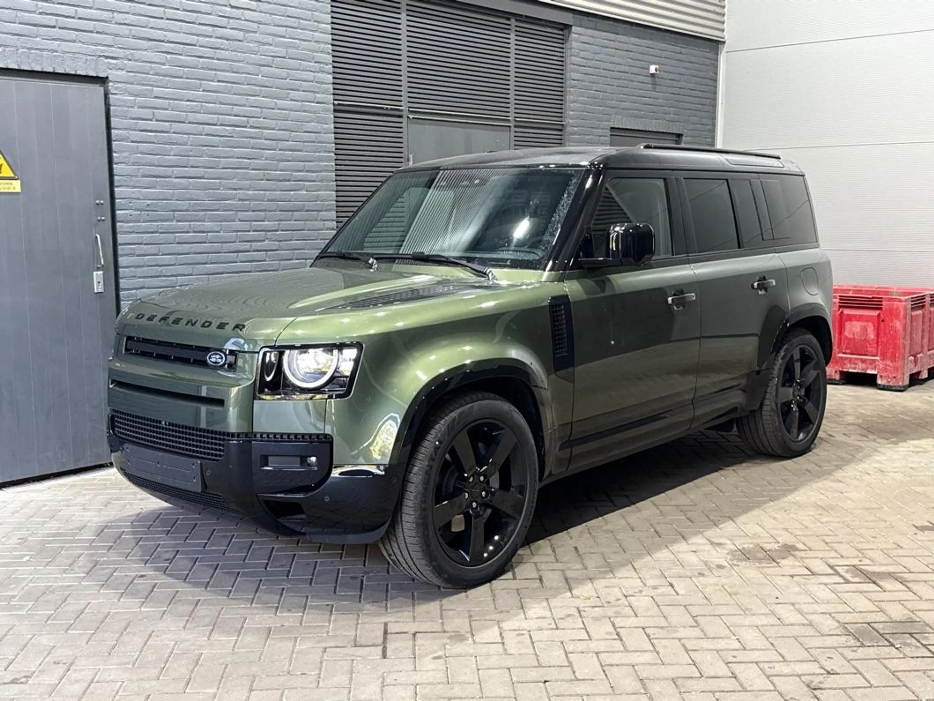 Land Rover Defender 2.0 P300e 110 X-Dynamic HSE | 6-Persoons | Meridia — photo 4