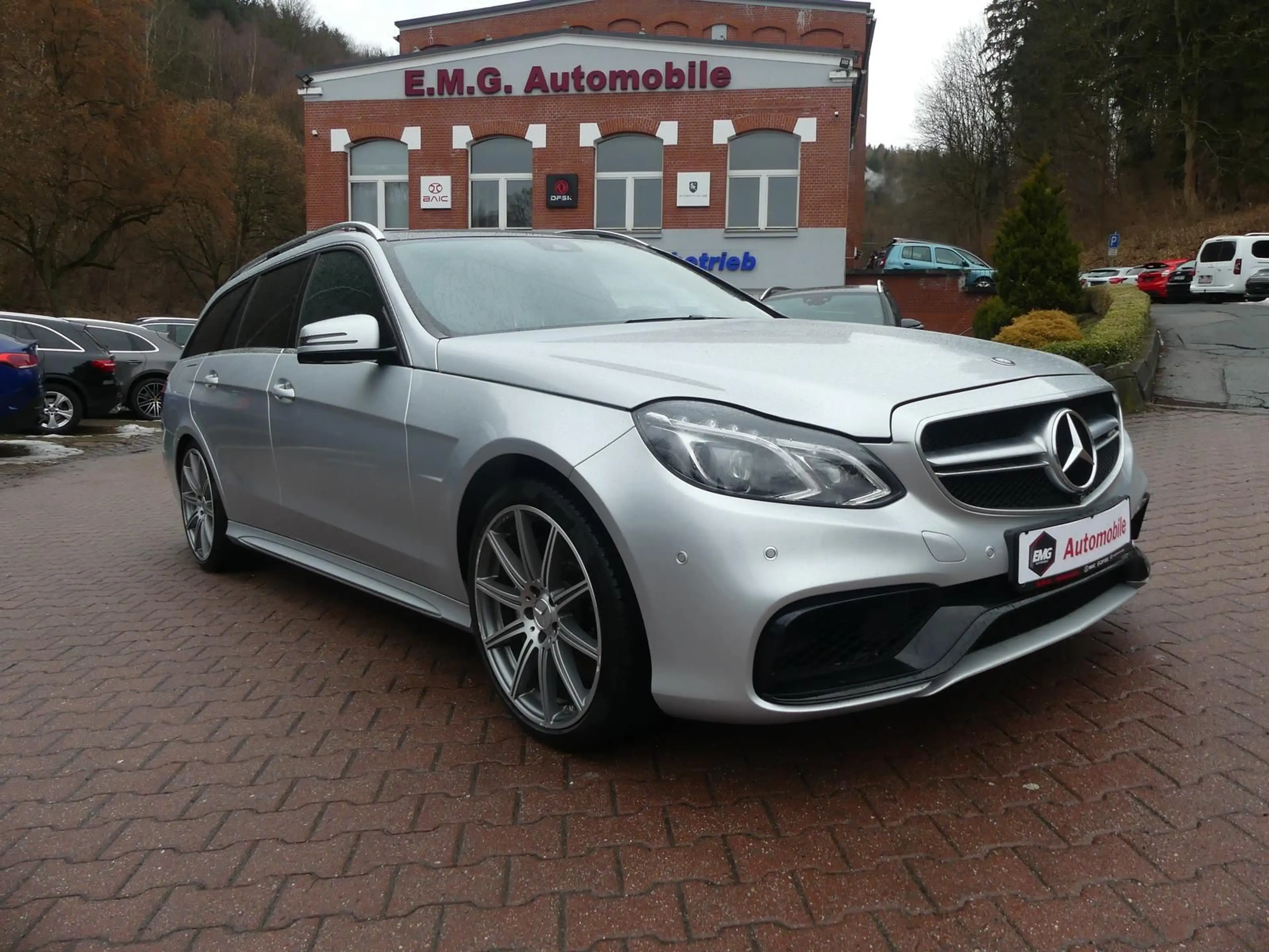 Mercedes-Benz E 63 AMG E63 AMG*5.5*V8*Bi-Turbo*LED*360*SHZ*Pano*BT*Navi — photo 3