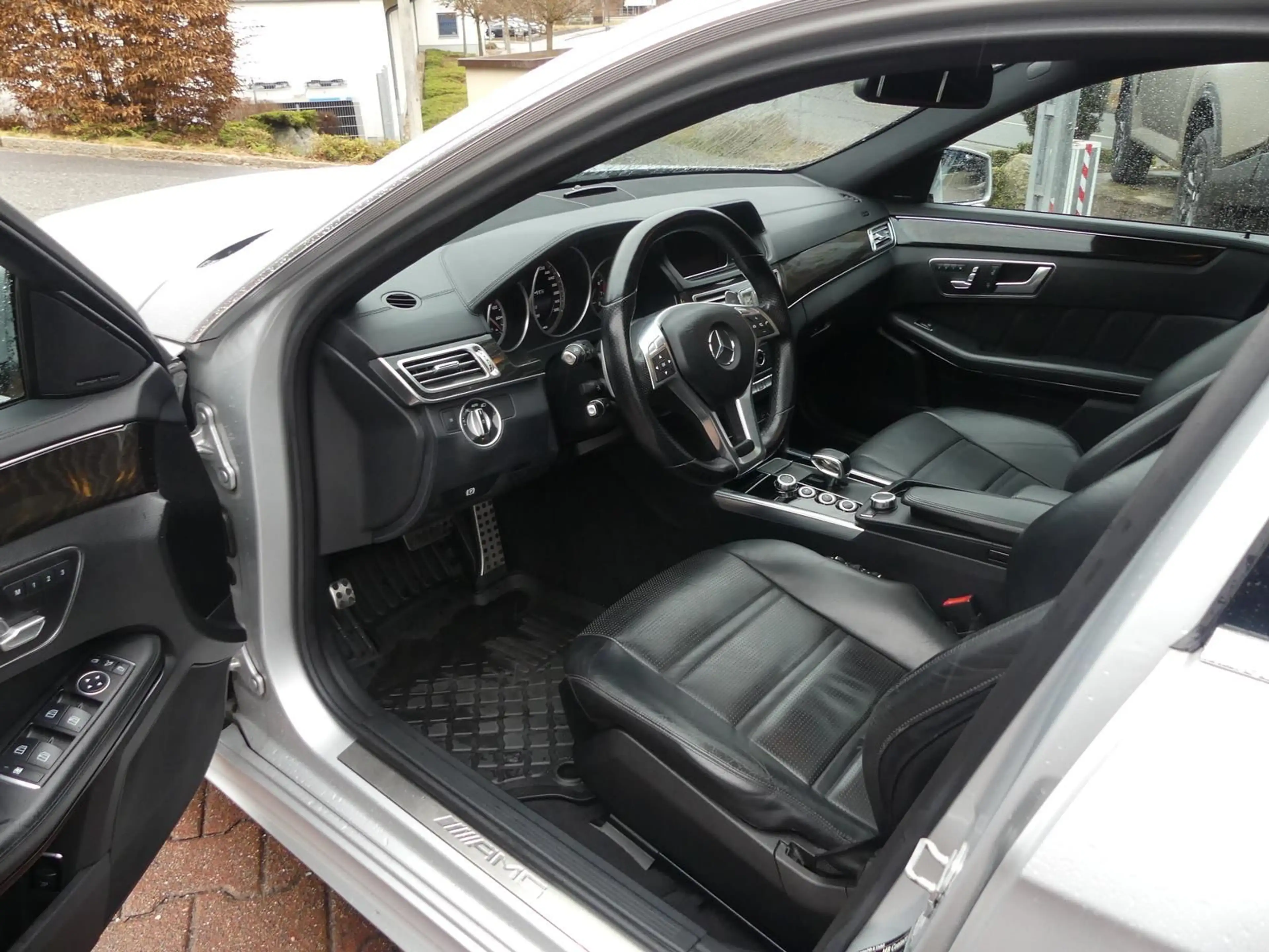 Mercedes-Benz E 63 AMG E63 AMG*5.5*V8*Bi-Turbo*LED*360*SHZ*Pano*BT*Navi — photo 12