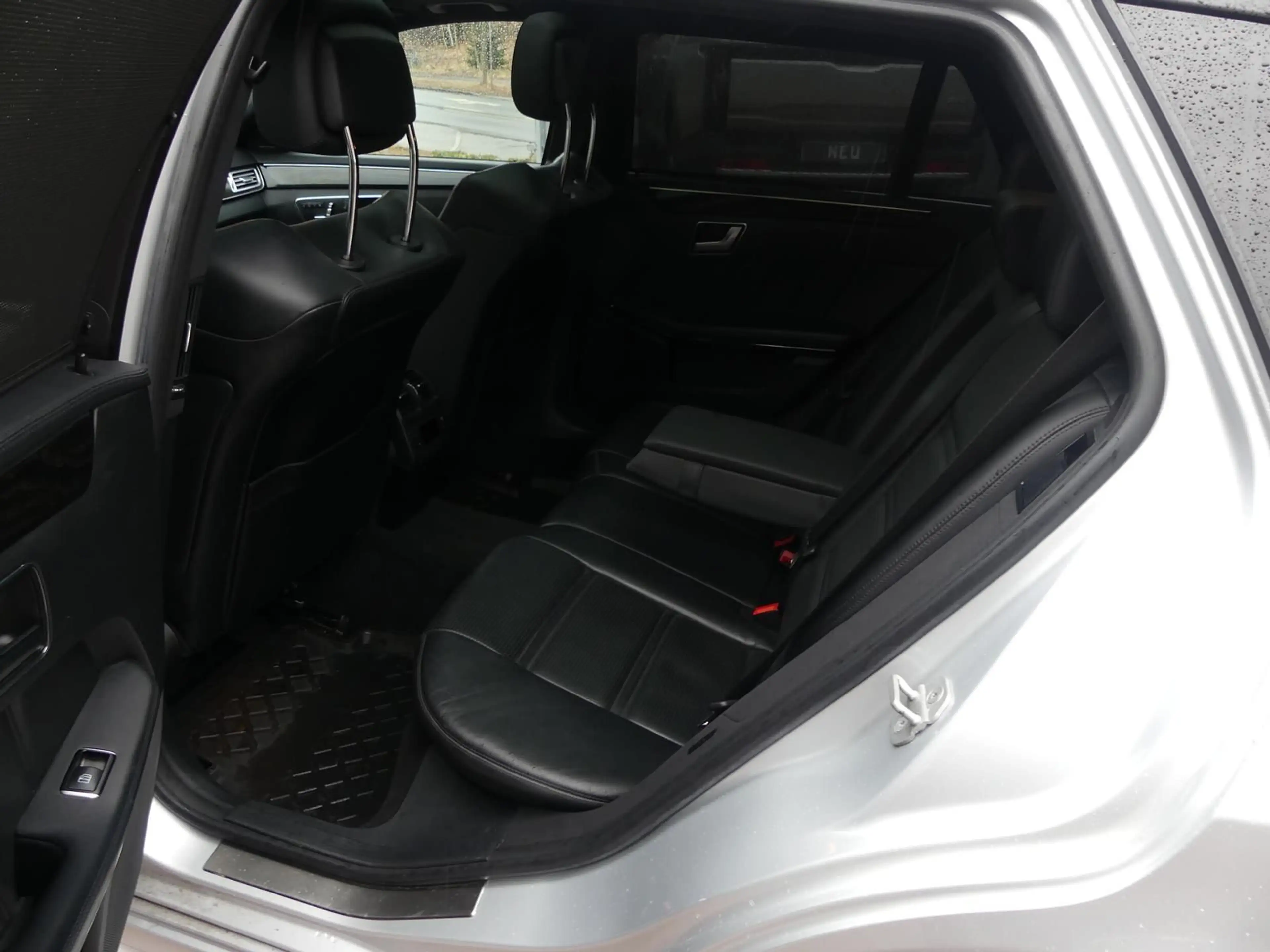 Mercedes-Benz E 63 AMG E63 AMG*5.5*V8*Bi-Turbo*LED*360*SHZ*Pano*BT*Navi — photo 11