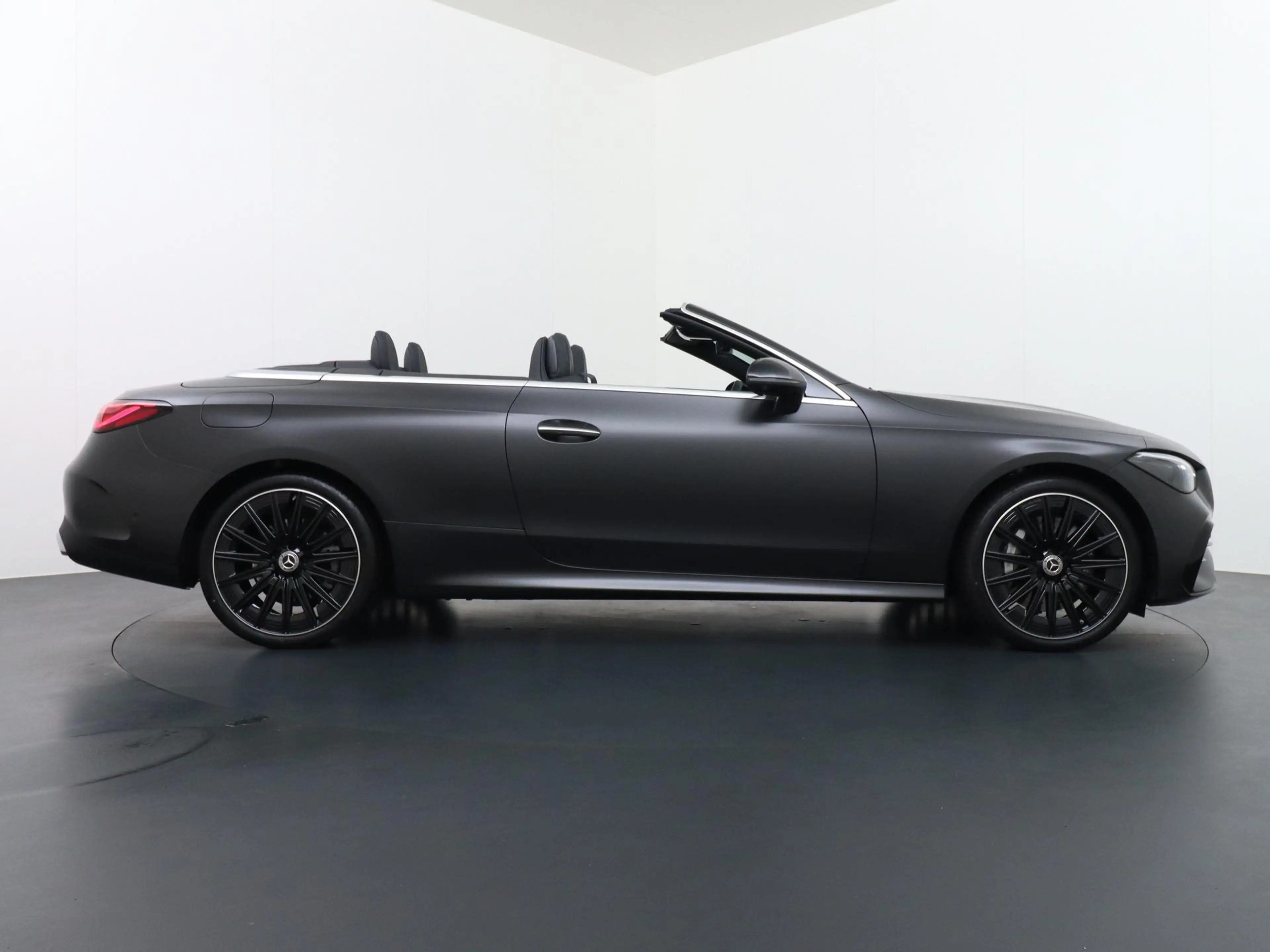 Mercedes-Benz CLE 450 Cabriolet 4MATIC AMG Line | Airscarf | Multicontou — photo 6