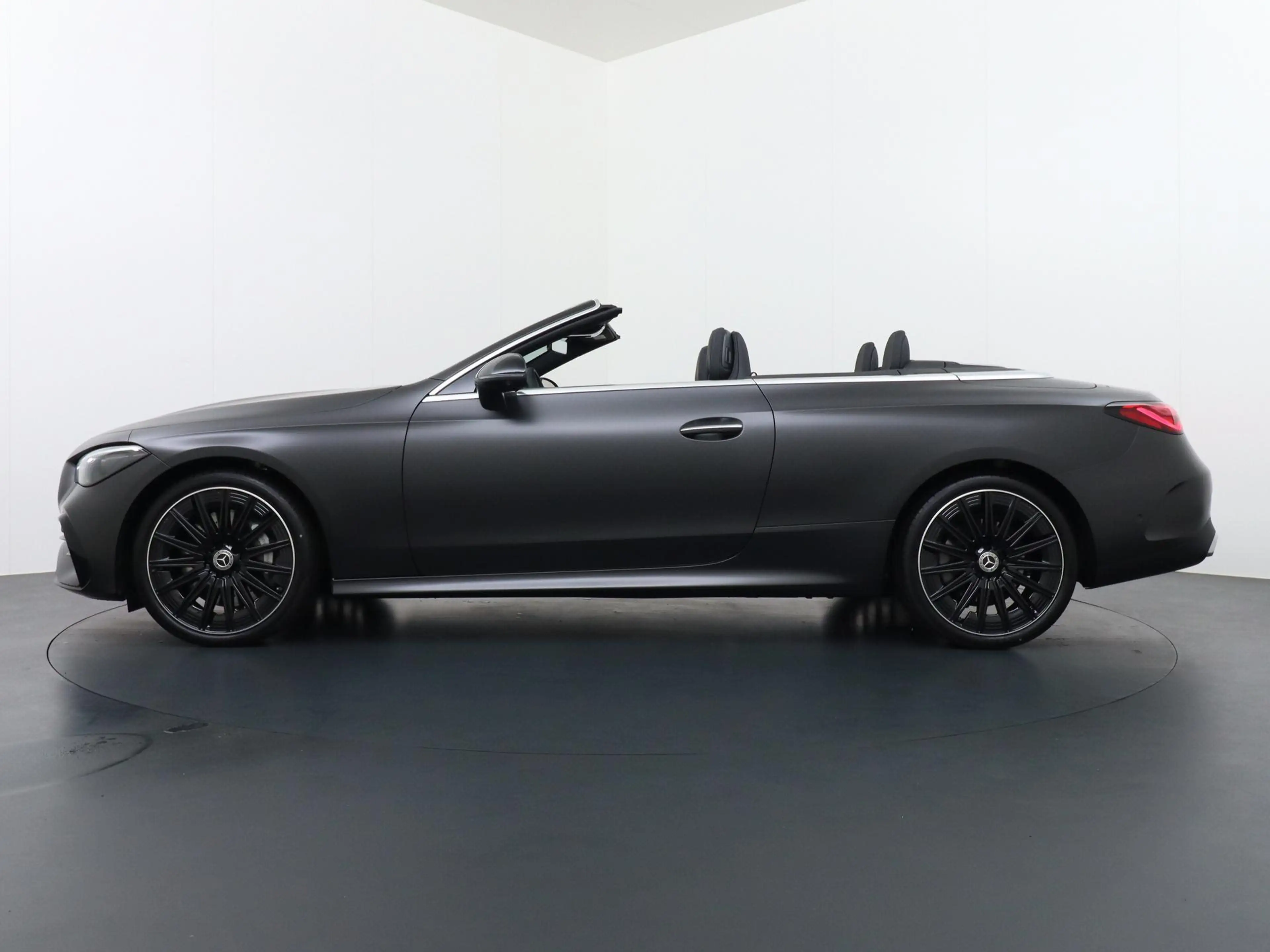 Mercedes-Benz CLE 450 Cabriolet 4MATIC AMG Line | Airscarf | Multicontou — photo 2