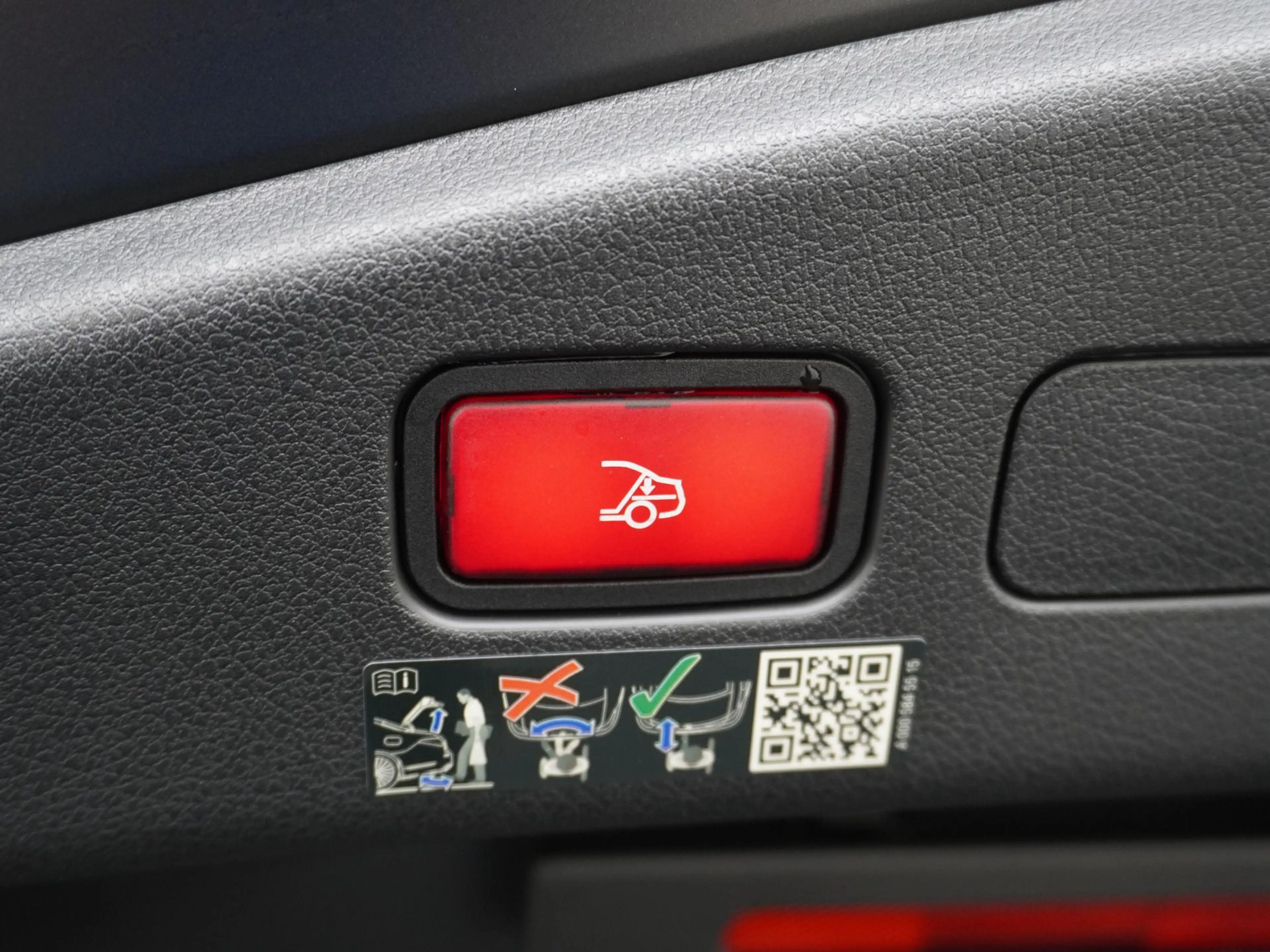Mercedes-Benz CLE 450 Cabriolet 4MATIC AMG Line | Airscarf | Multicontou — photo 14