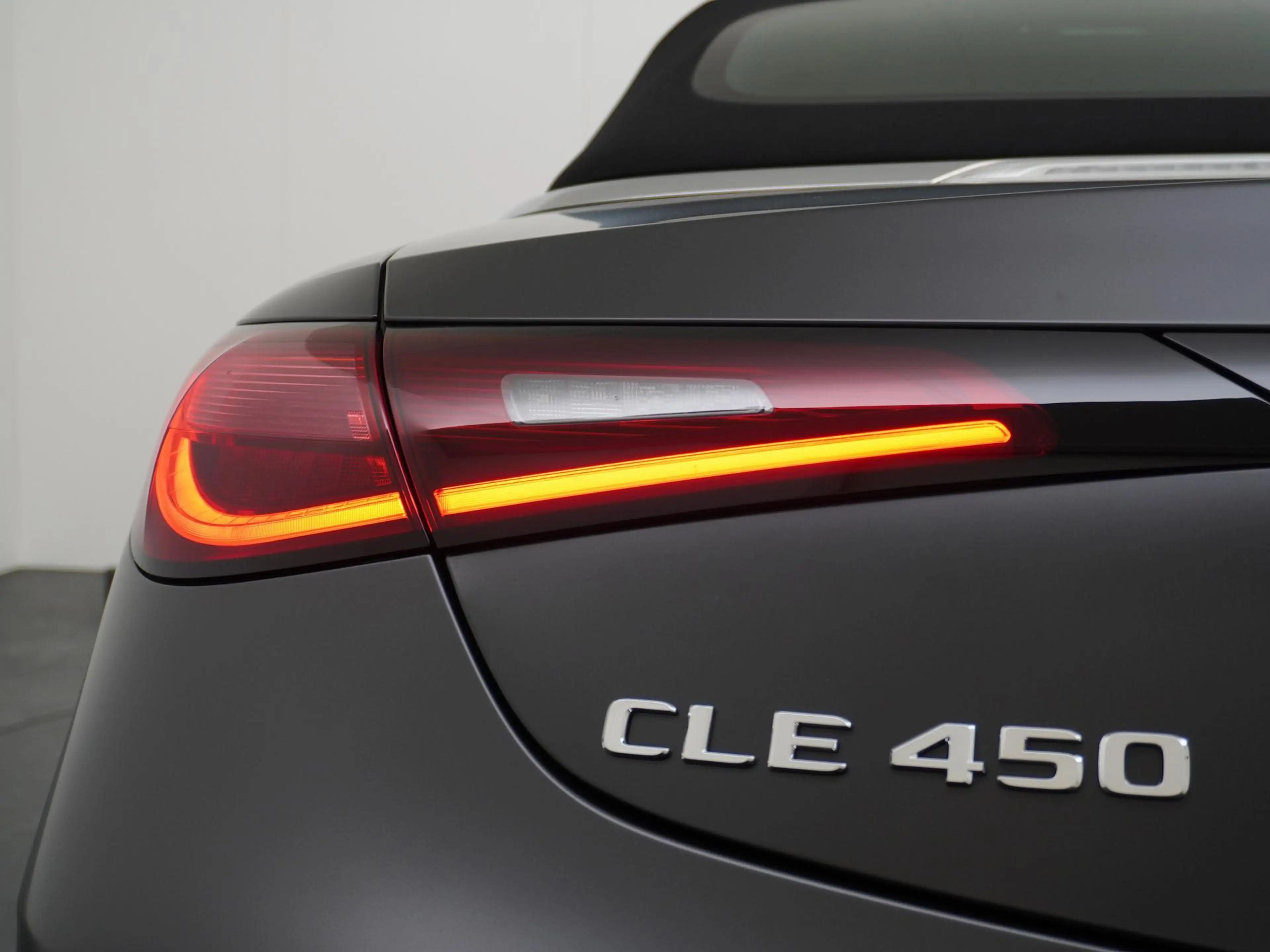 Mercedes-Benz CLE 450 Cabriolet 4MATIC AMG Line | Airscarf | Multicontou — photo 12