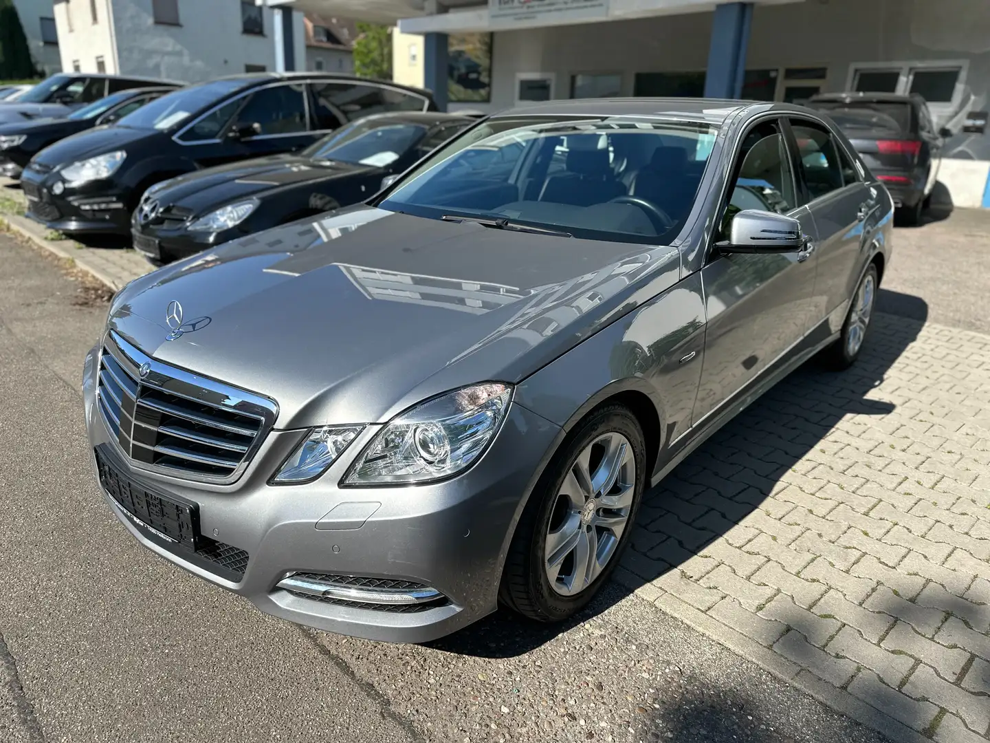 Mercedes-Benz E 250 E 250 CGI Automatik Limousine Avantgarde Distronic Gris - 1