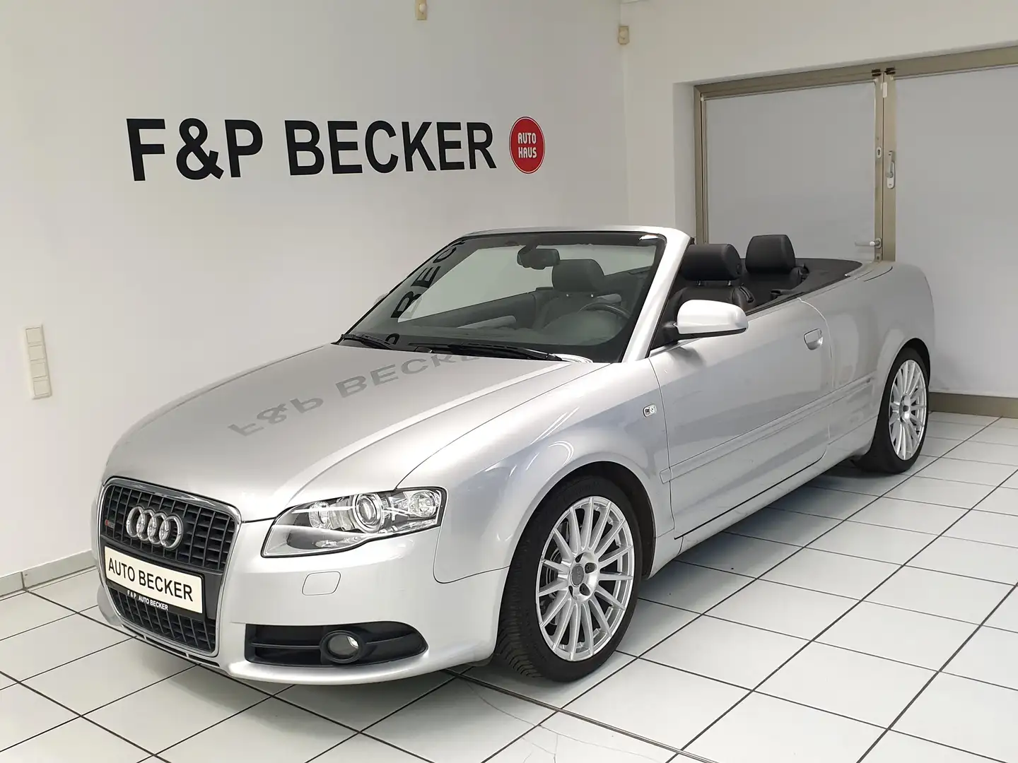 Audi A4 Cabriolet 2.0 TFSI S Line 1.Hand Scheckheft BOSE Plateado - 1