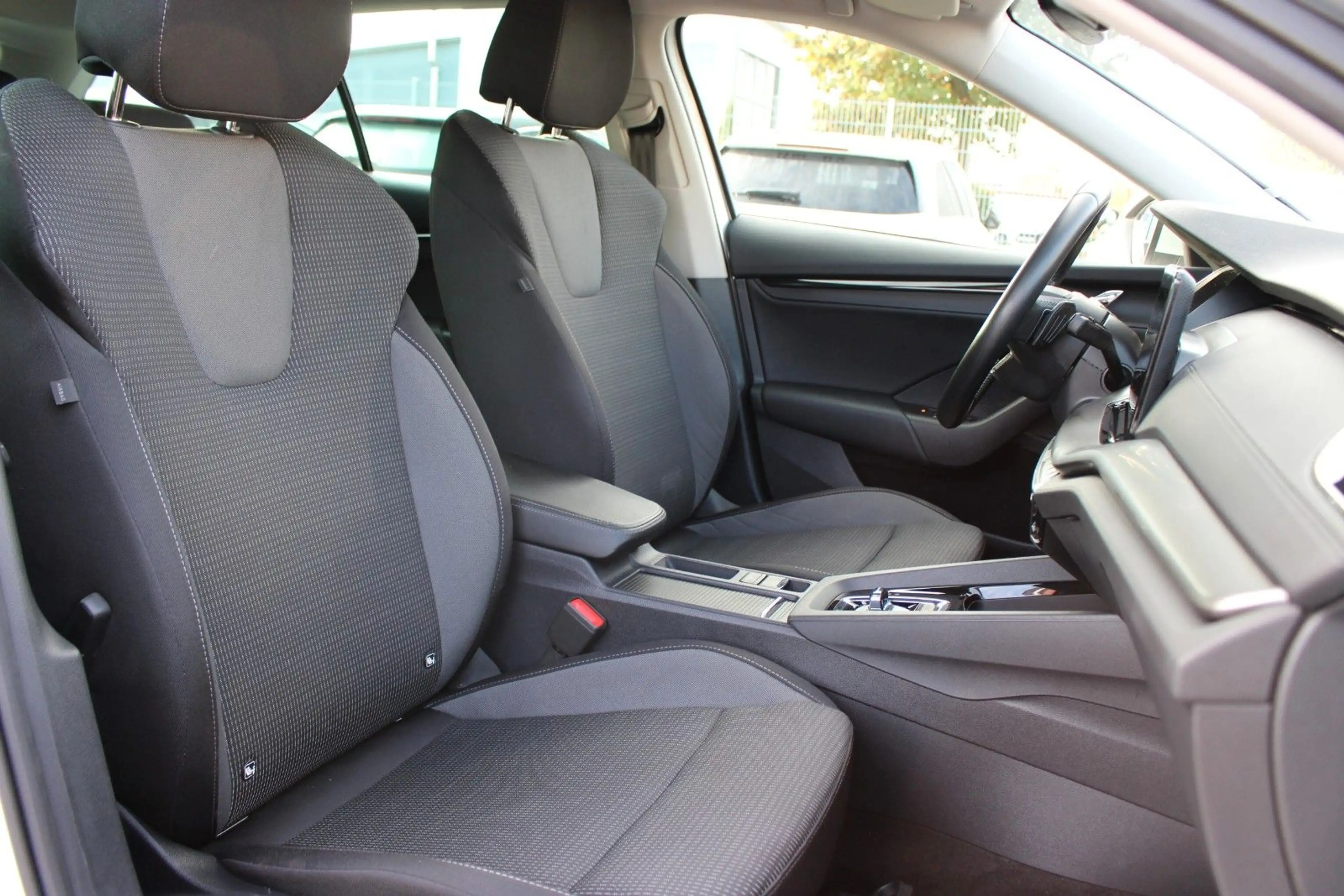 Skoda Octavia 2.0 TDI DSG AMBITION/SHEFT/CARPLAY/KLIMA — photo 15