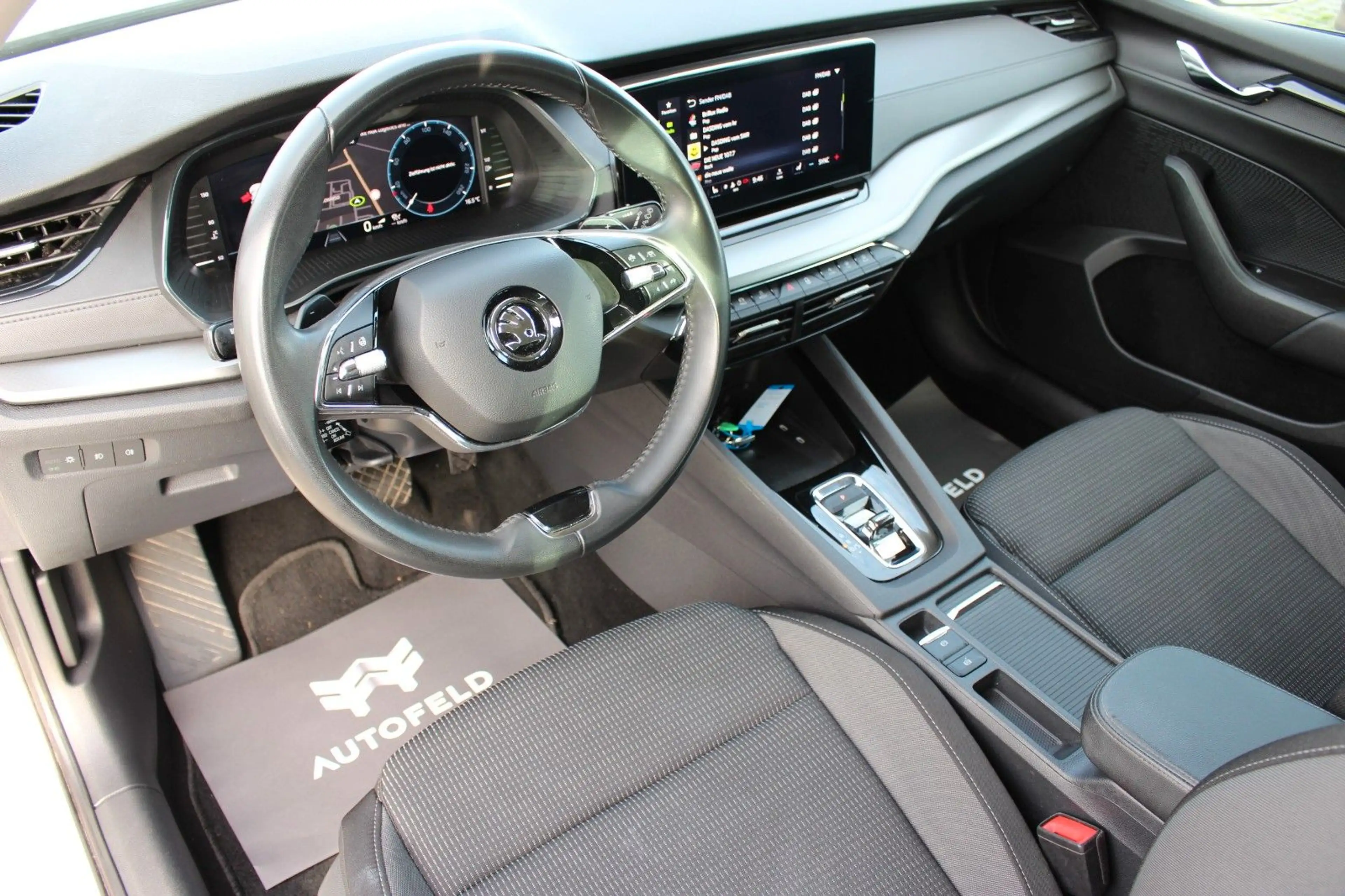 Skoda Octavia 2.0 TDI DSG AMBITION/SHEFT/CARPLAY/KLIMA — photo 12