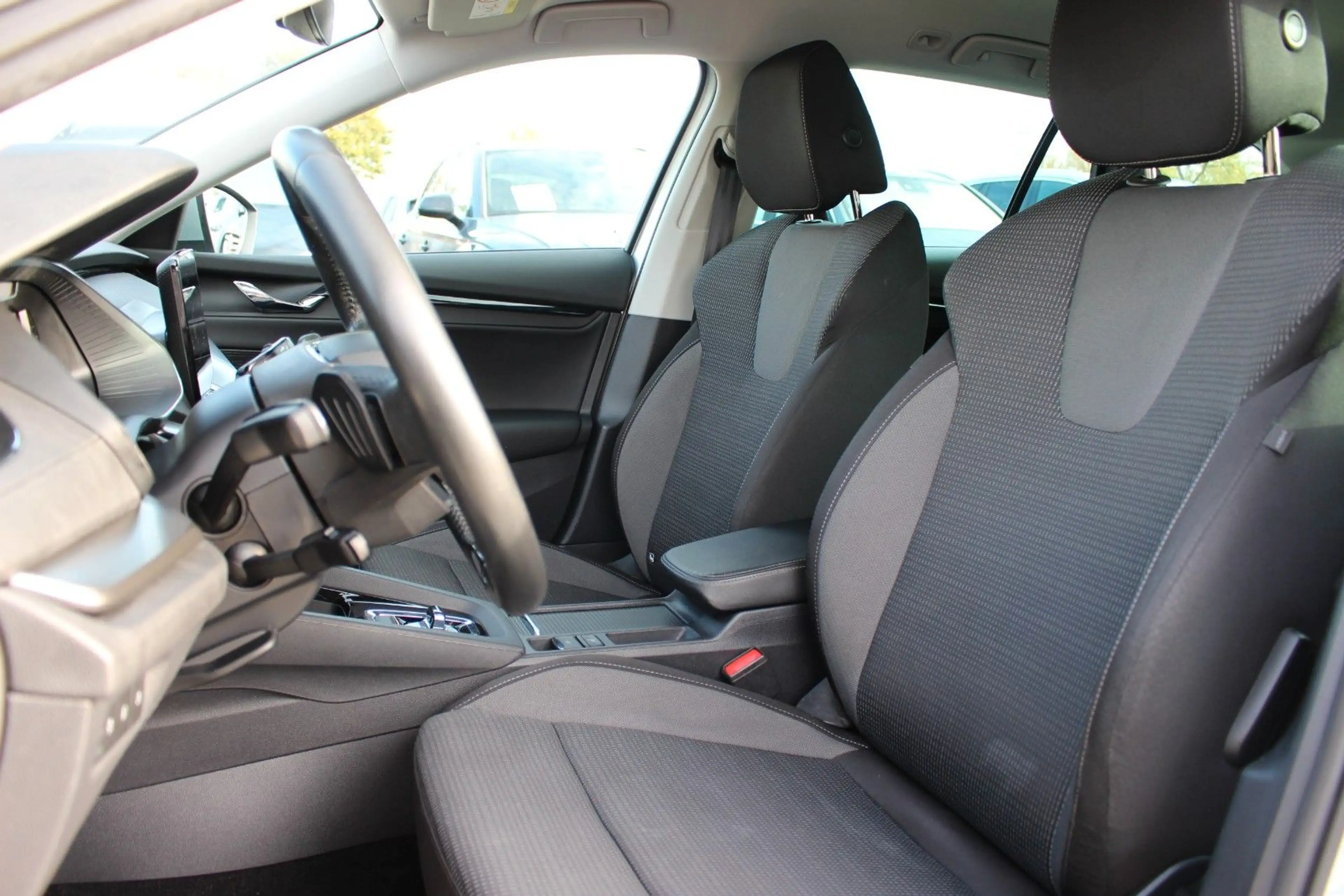 Skoda Octavia 2.0 TDI DSG AMBITION/SHEFT/CARPLAY/KLIMA — photo 13