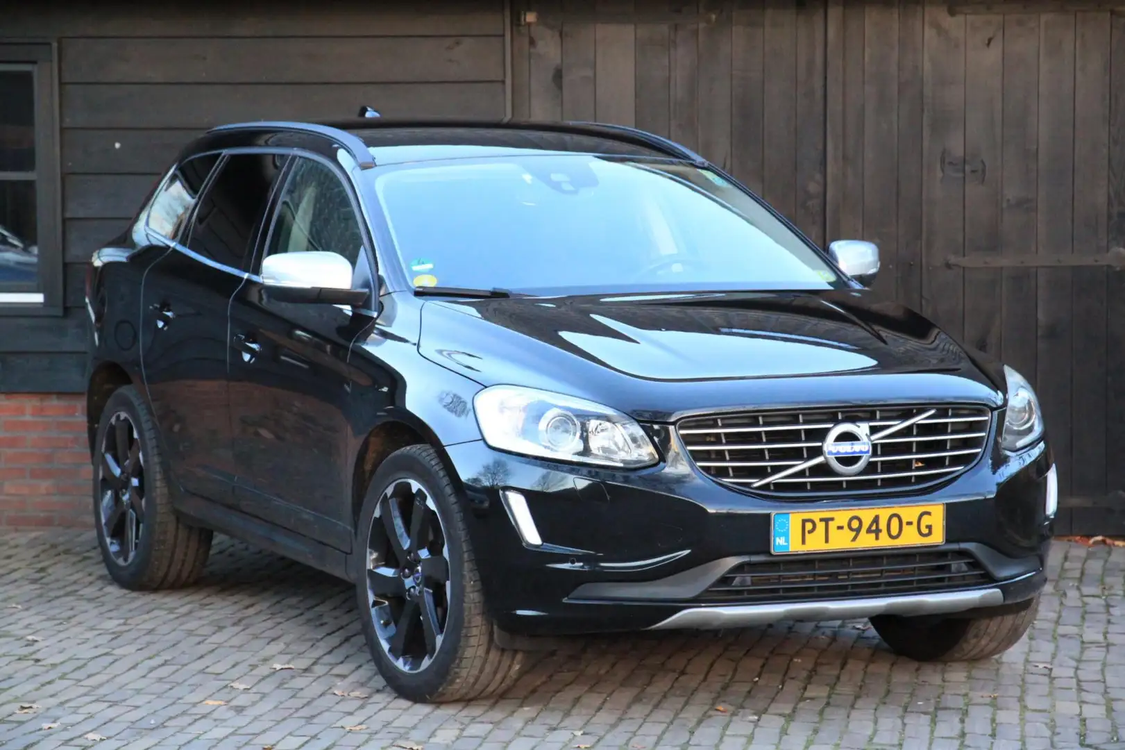 Volvo XC60 2.0 D4 FWD Momentum Xenon/Camera/Navigatie/Parkeer Nero - 2