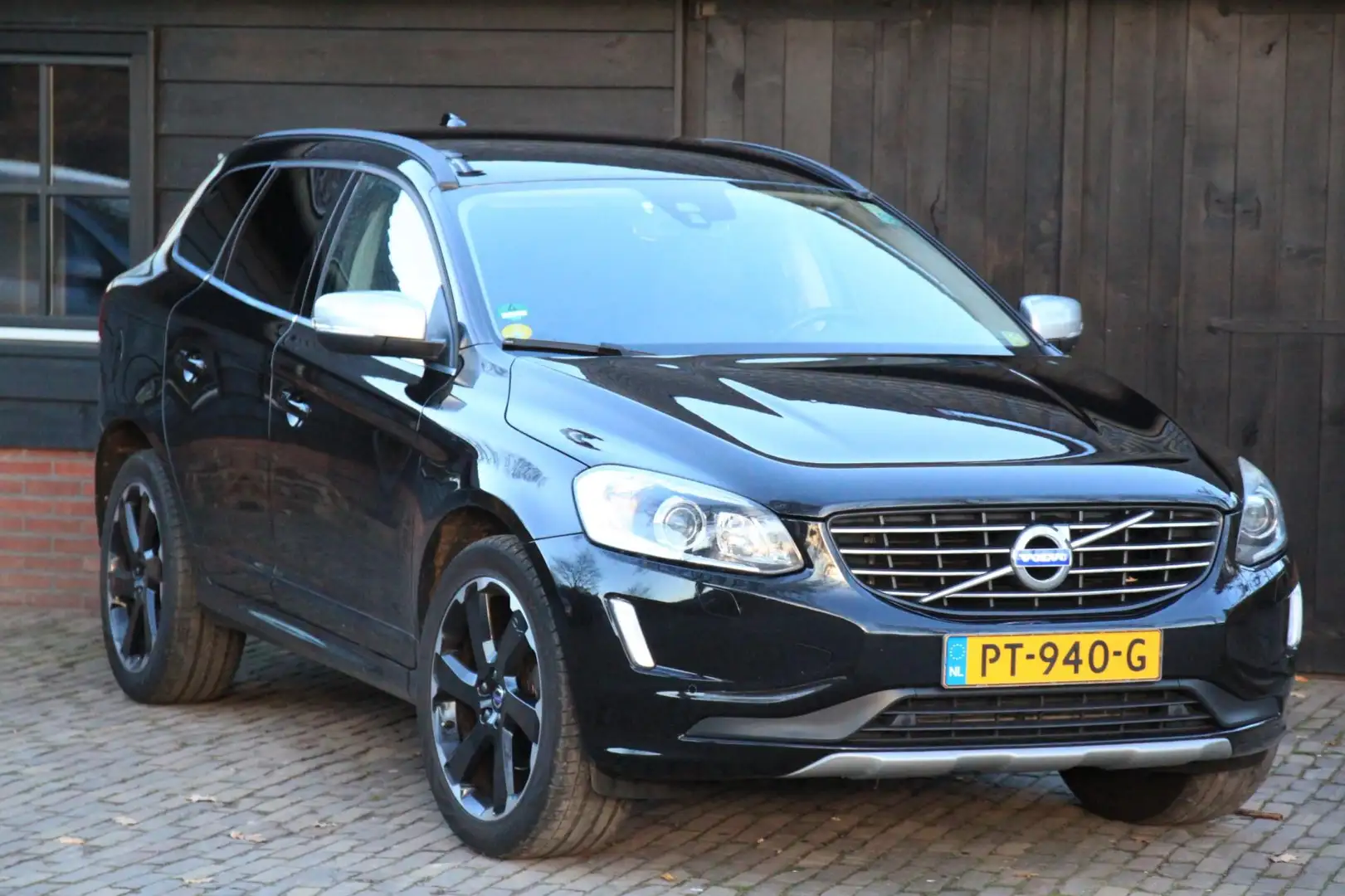 Volvo XC60 2.0 D4 FWD Momentum Xenon/Camera/Navigatie/Parkeer Nero - 1
