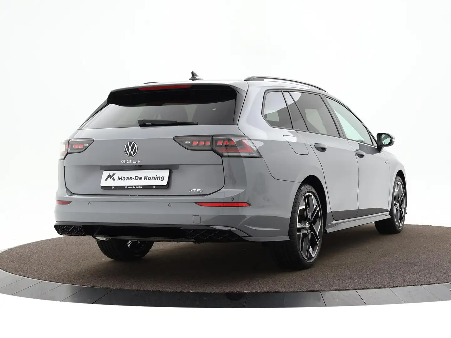 Volkswagen Golf Variant R-Line-Edition 1.5 eTSI 116 pk 7 versn. DSG · Airc Grijs - 2