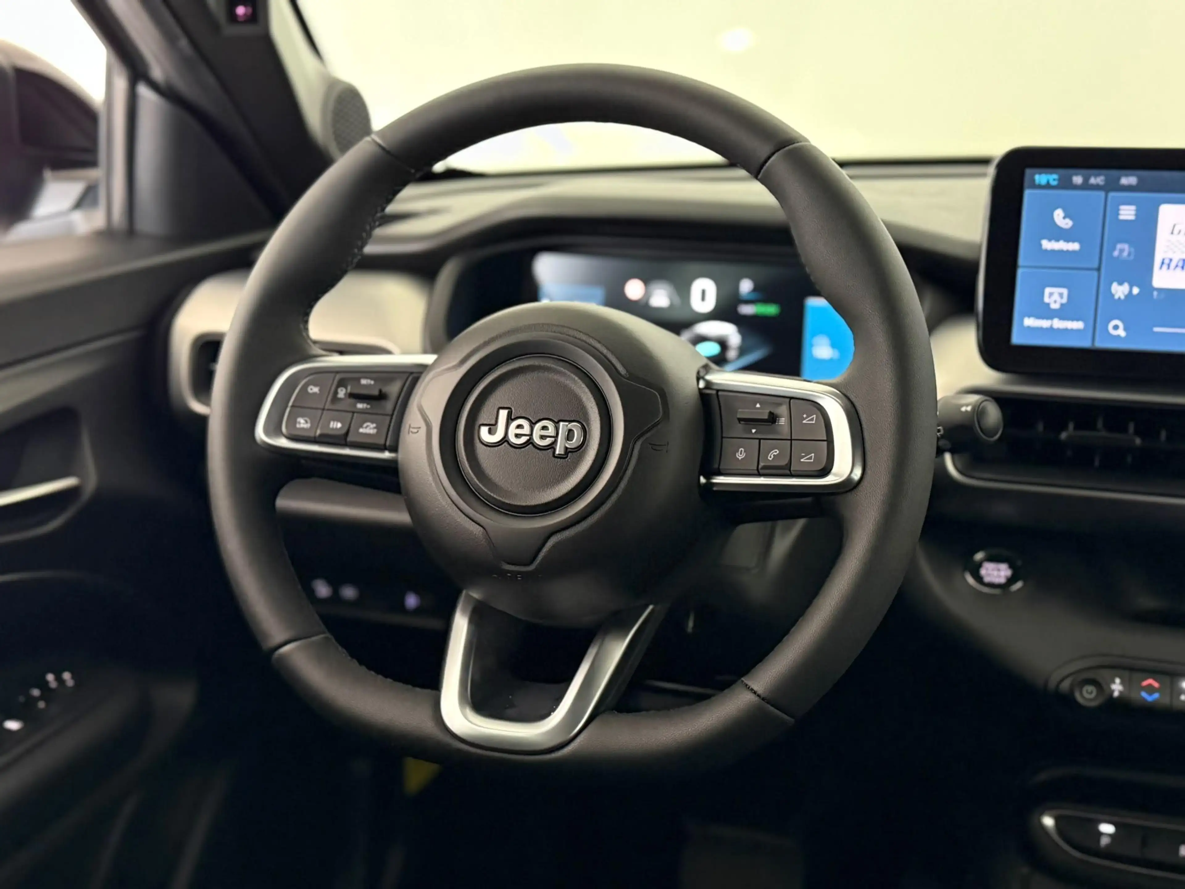 Jeep Avenger Black Edition 54 kWh | Apple/Android | Cruise cont — photo 12
