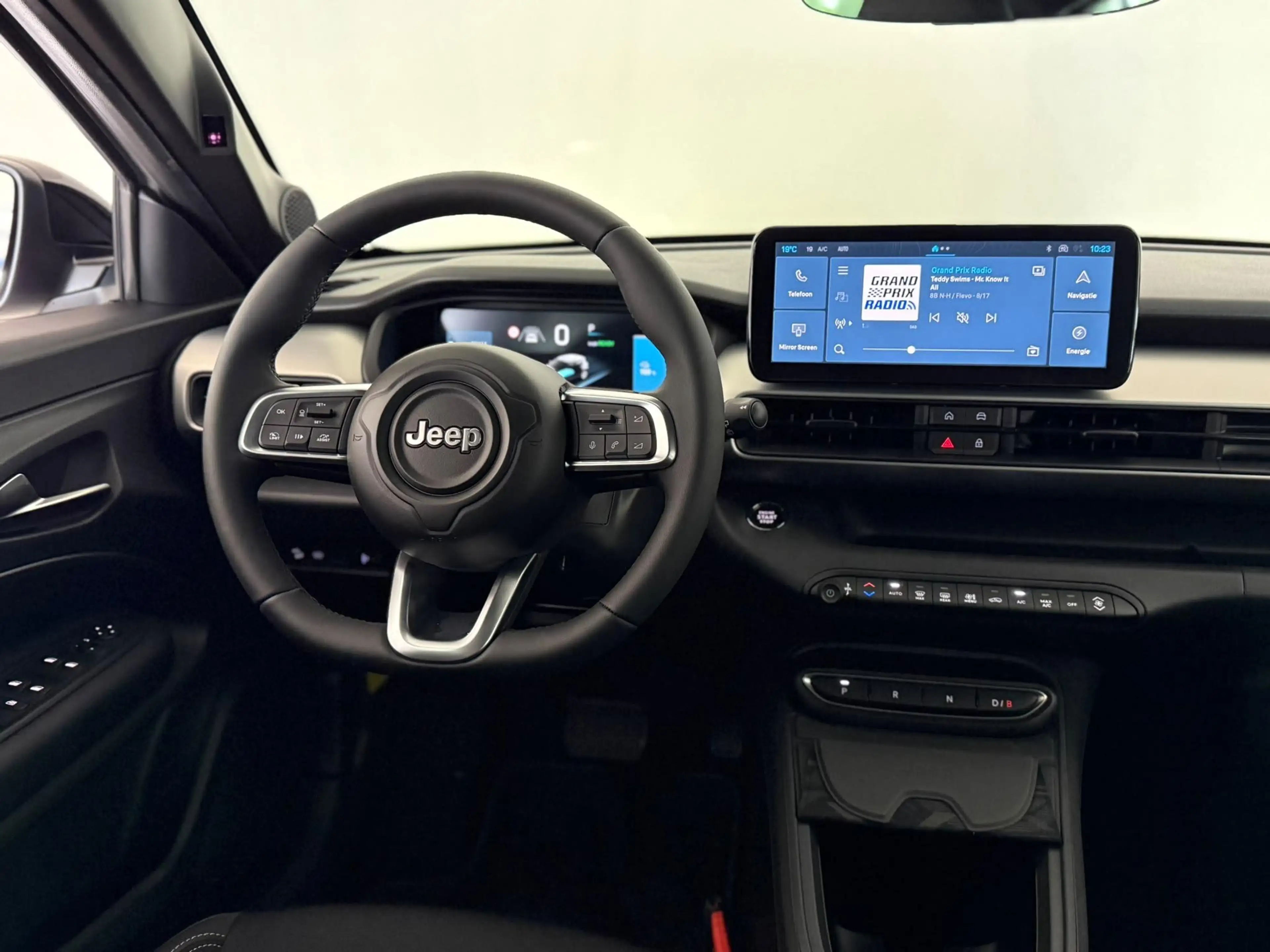 Jeep Avenger Black Edition 54 kWh | Apple/Android | Cruise cont — photo 3