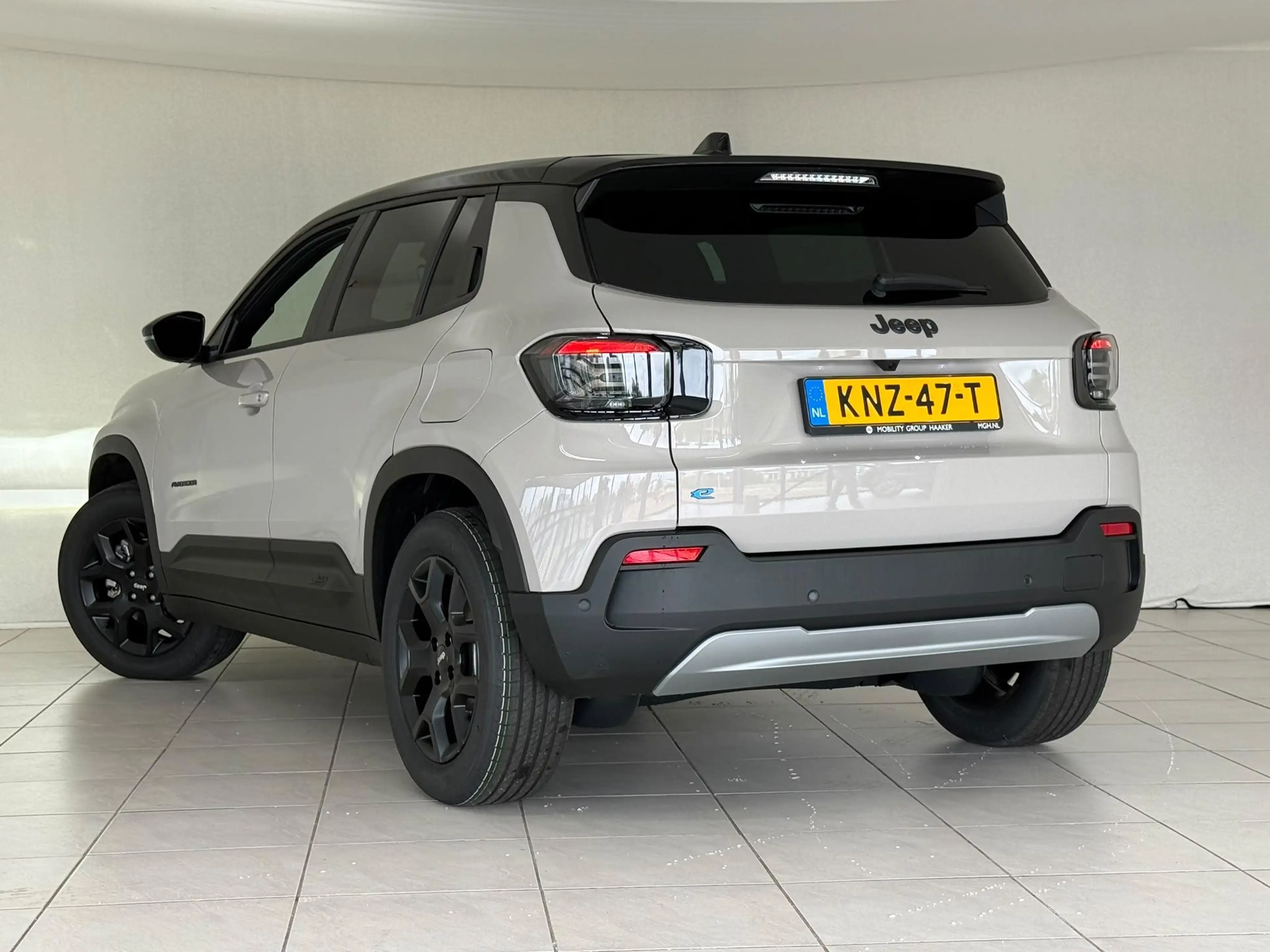 Jeep Avenger Black Edition 54 kWh | Apple/Android | Cruise cont — photo 11